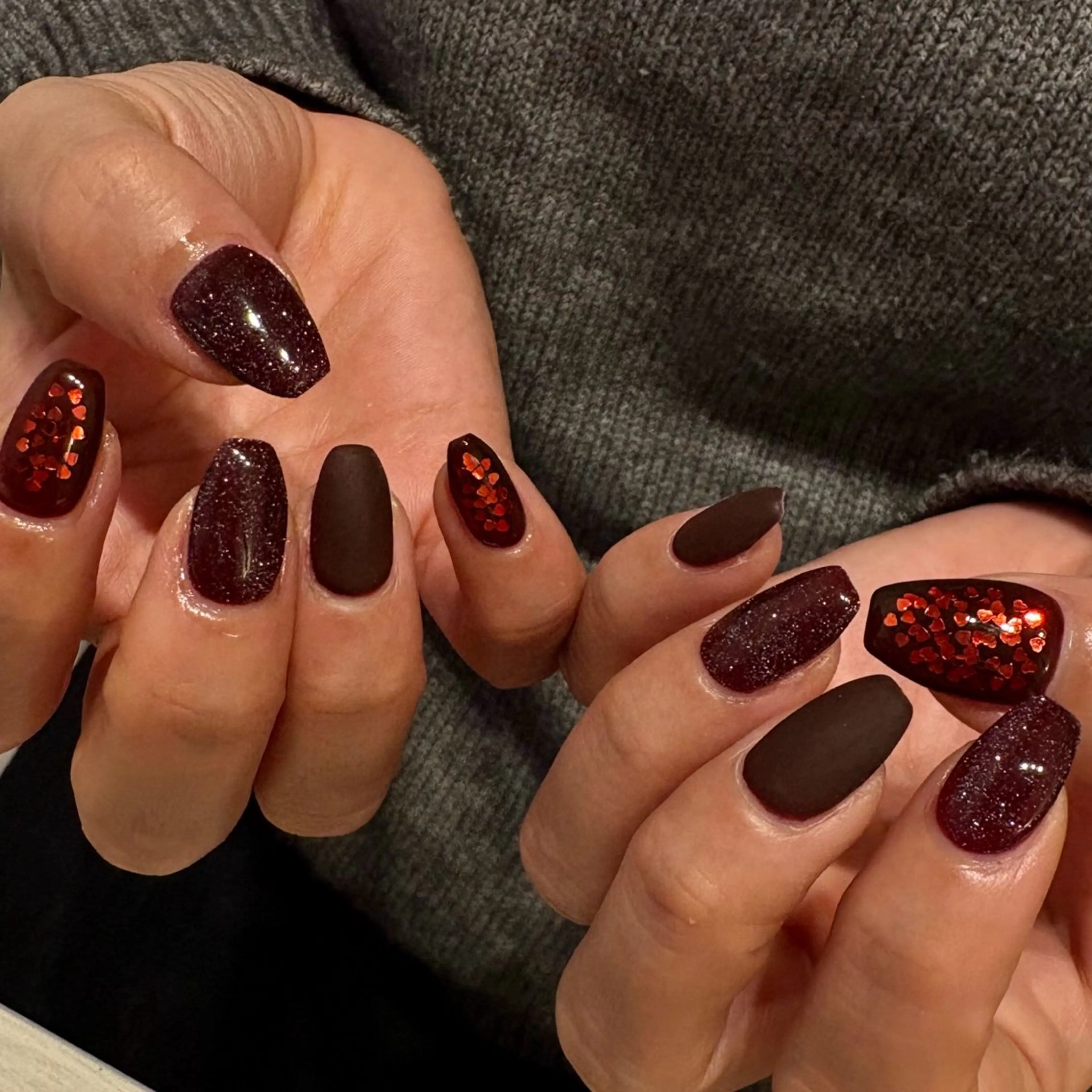 ネイル ボルドー フラッシュネイル マットネイル 赤色 バレンタイン ハンドネイル amuse 手書きニュアンスのネイルデザイン