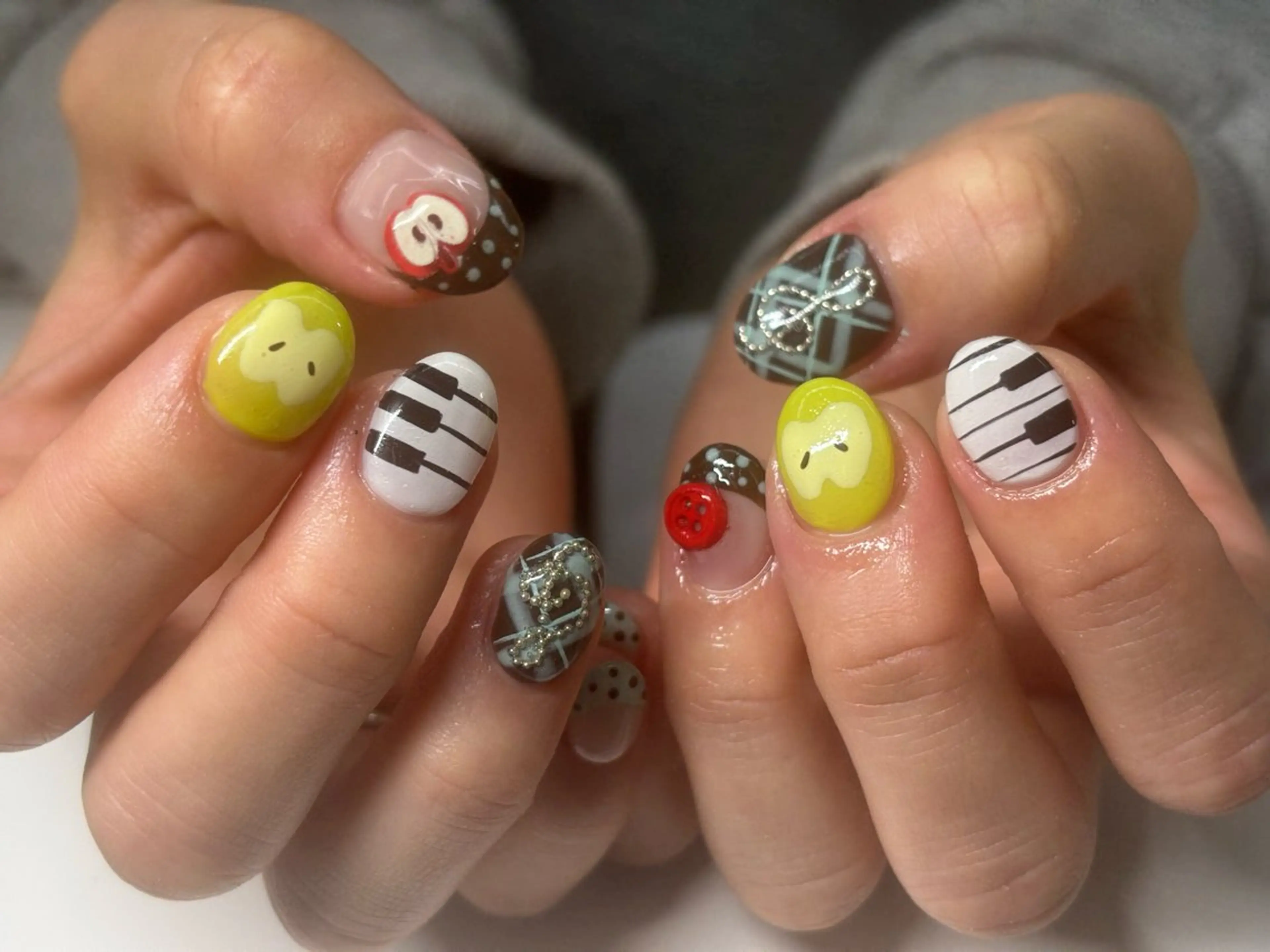 ネイル ドット フレンチネイル 韓国ネイル ハンドネイル ꒰ঌheaven໒꒱ chieのネイルデザイン
