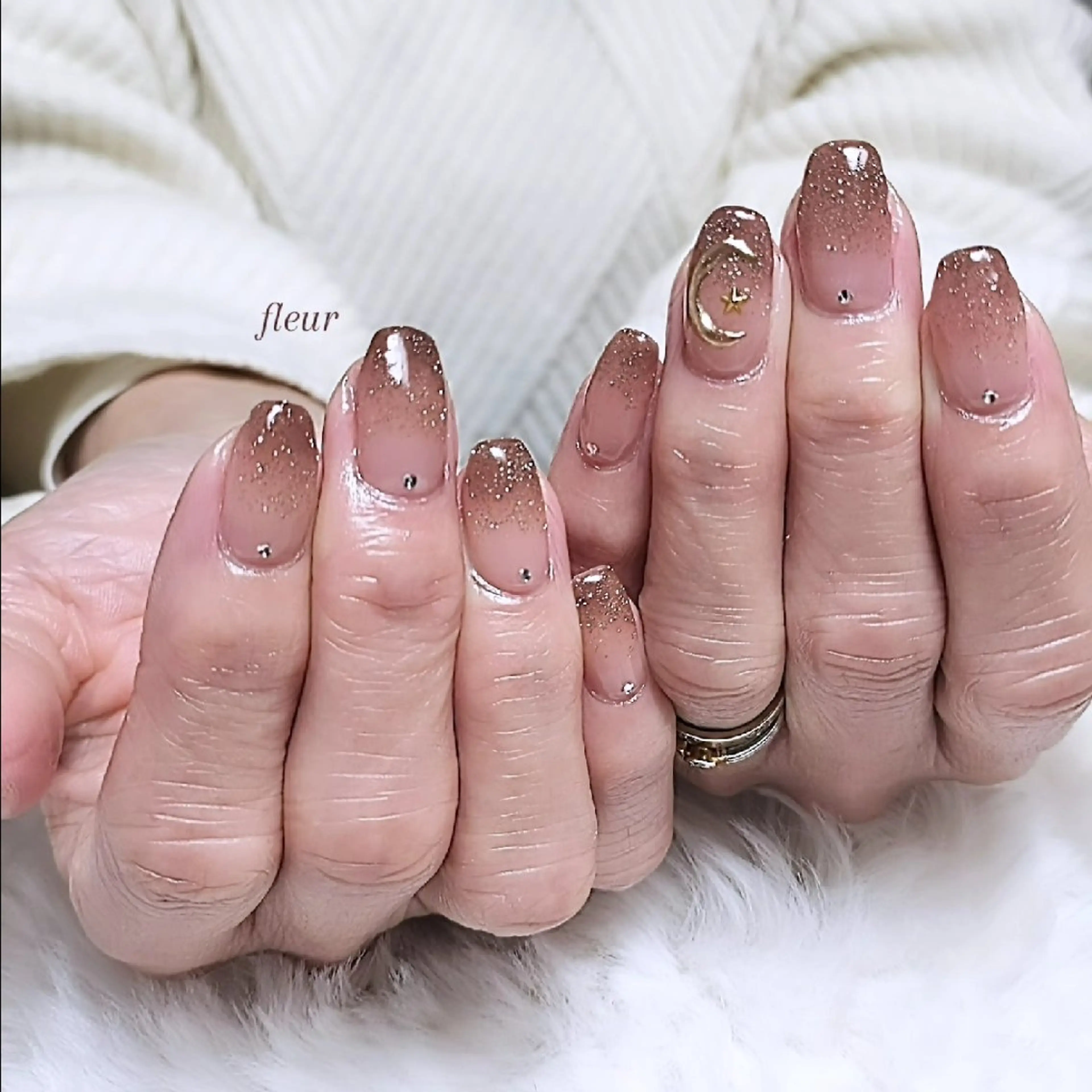 ネイル ブラウン フラッシュネイル グラデーション megumi. sのネイルデザイン