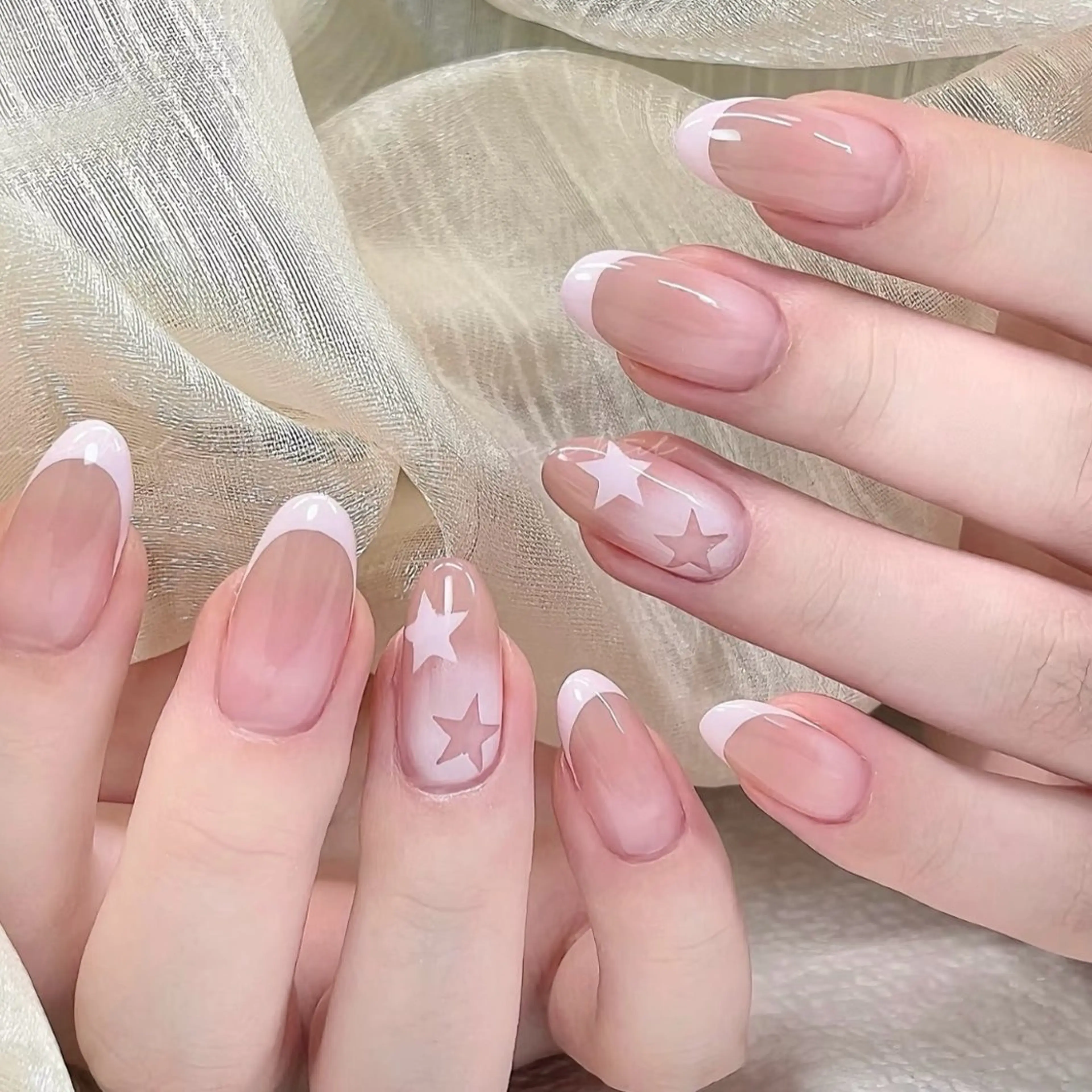 ネイル フレンチネイル ジェルネイル Nail salon Amoureuse ネイルサロン アムルーズ所属・ネイリスト ミクのネイルデザイン