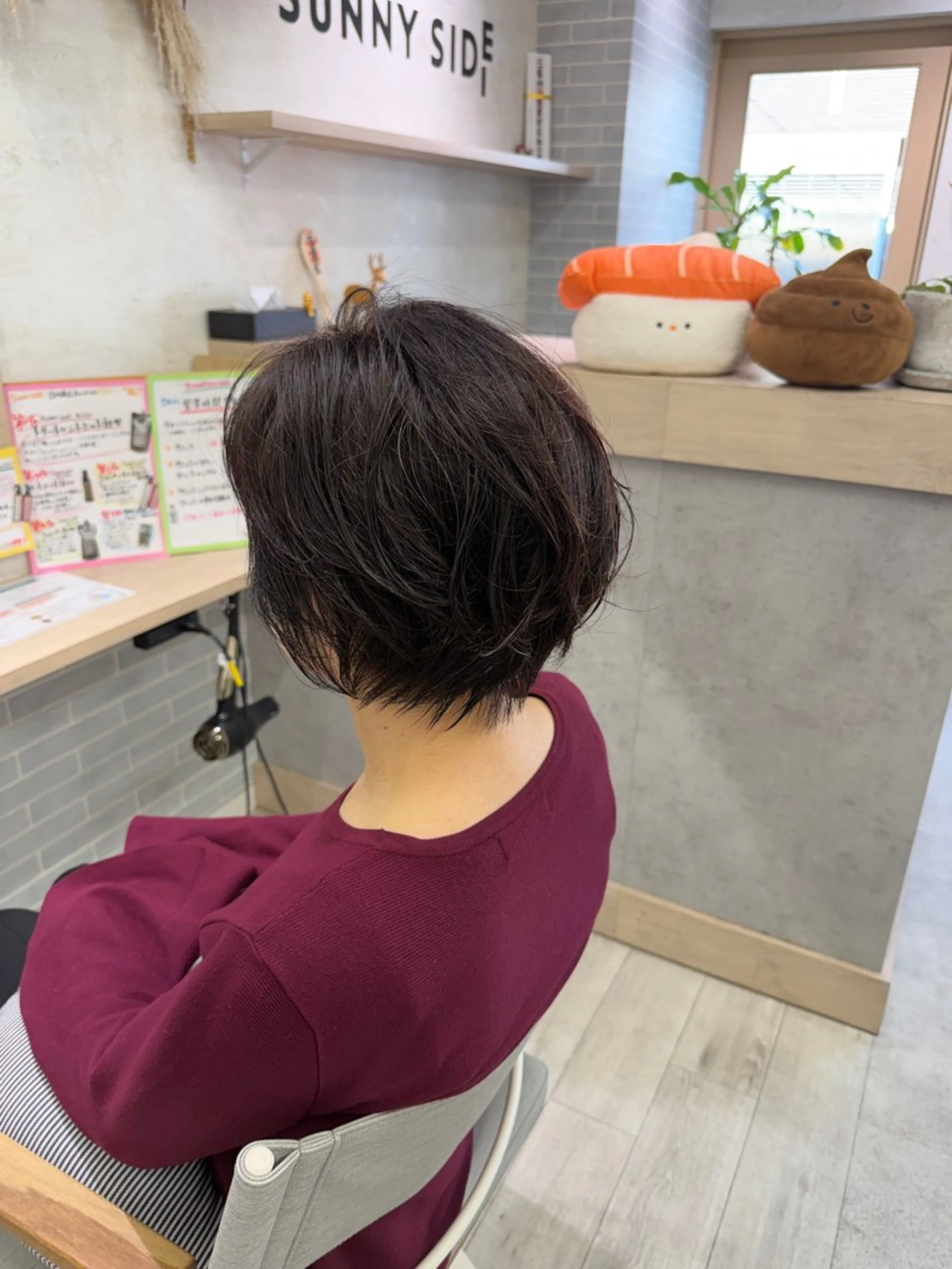 ショート カラー くせ毛 くせ毛と ショートカット美容師のヘアスタイル