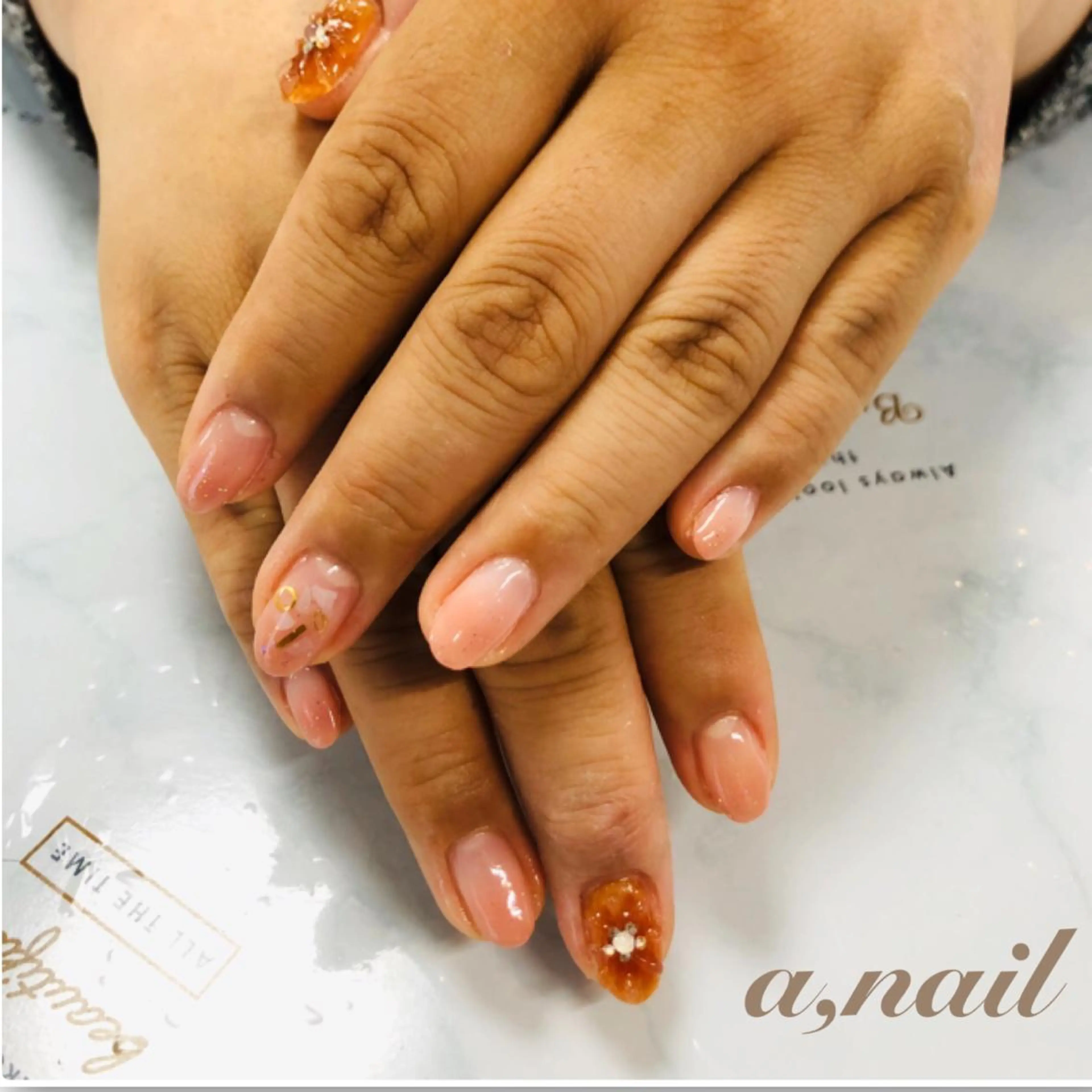 ネイル フットネイル ジェルネイル グラデーション ワンカラーネイル シンプルネイル ハンドネイル ネイルサロン エーネイルのネイルデザイン