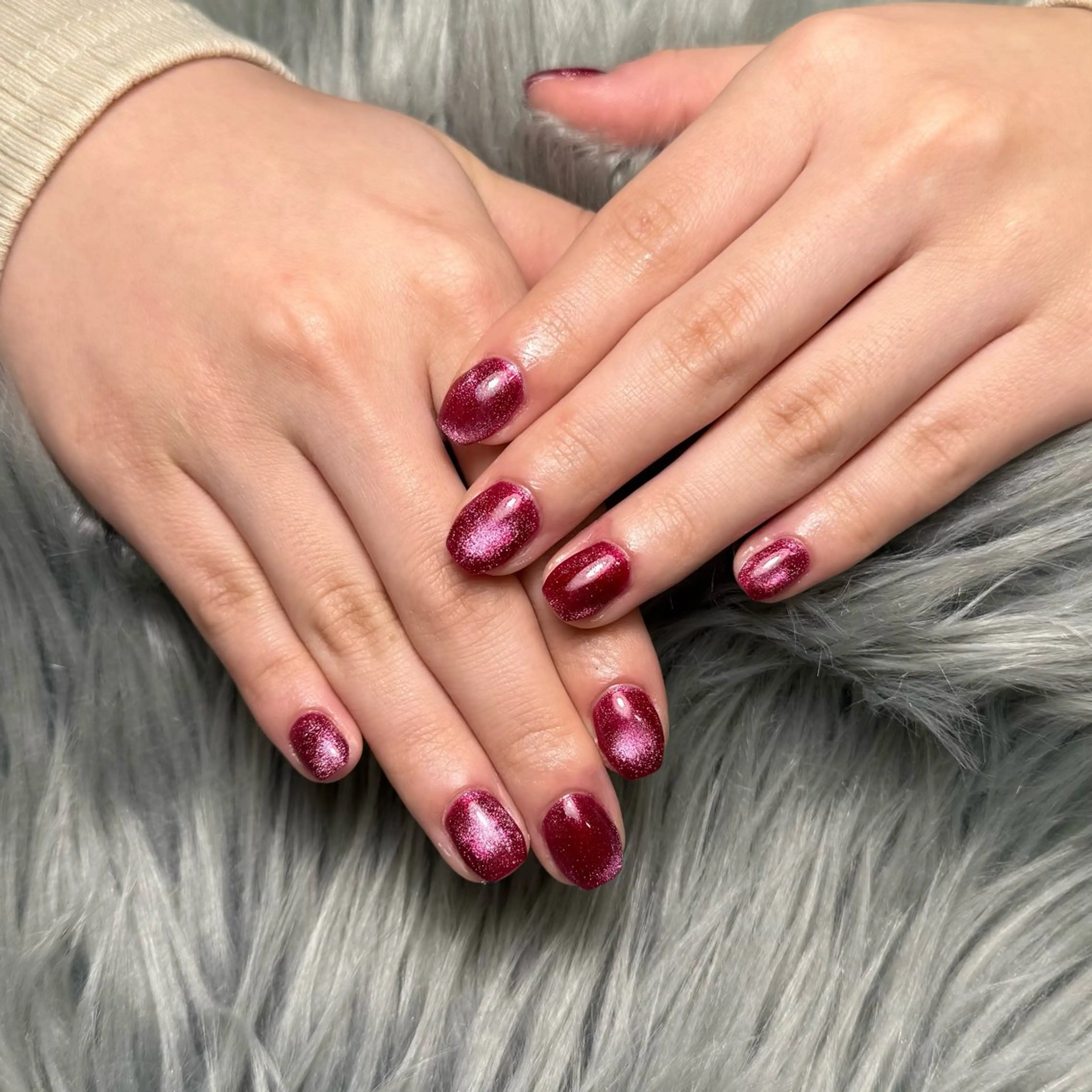 ネイル キラキラネイル マグネットネイル 赤色 Nail salon h所属・nail salon h🎀小夏のネイルデザイン