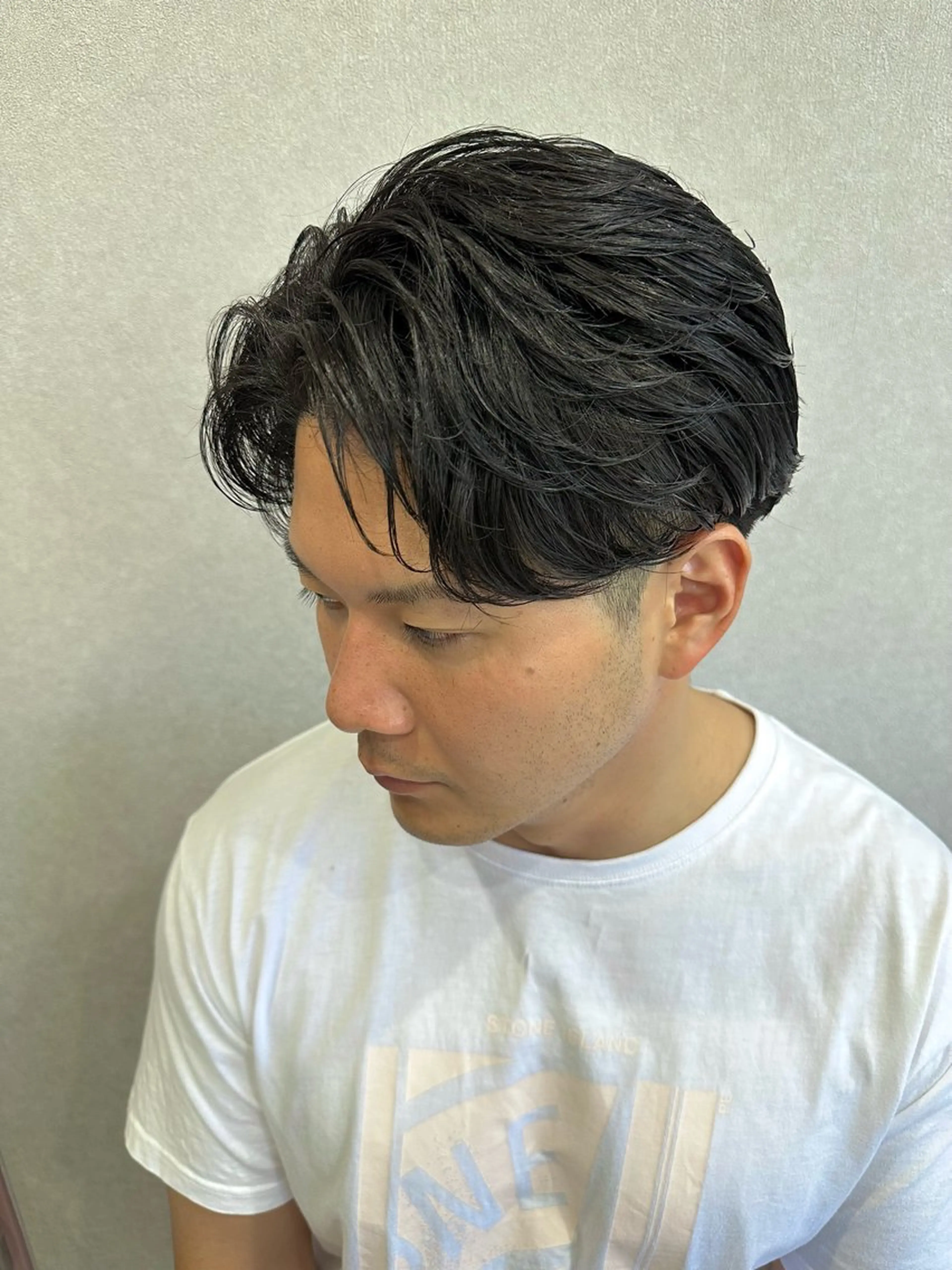 ミディアム パーマ ヘアアレンジ メンズ ミディアムパーマ センターパート メンズパーマ ブリーチパーマ Coshoのヘアスタイル