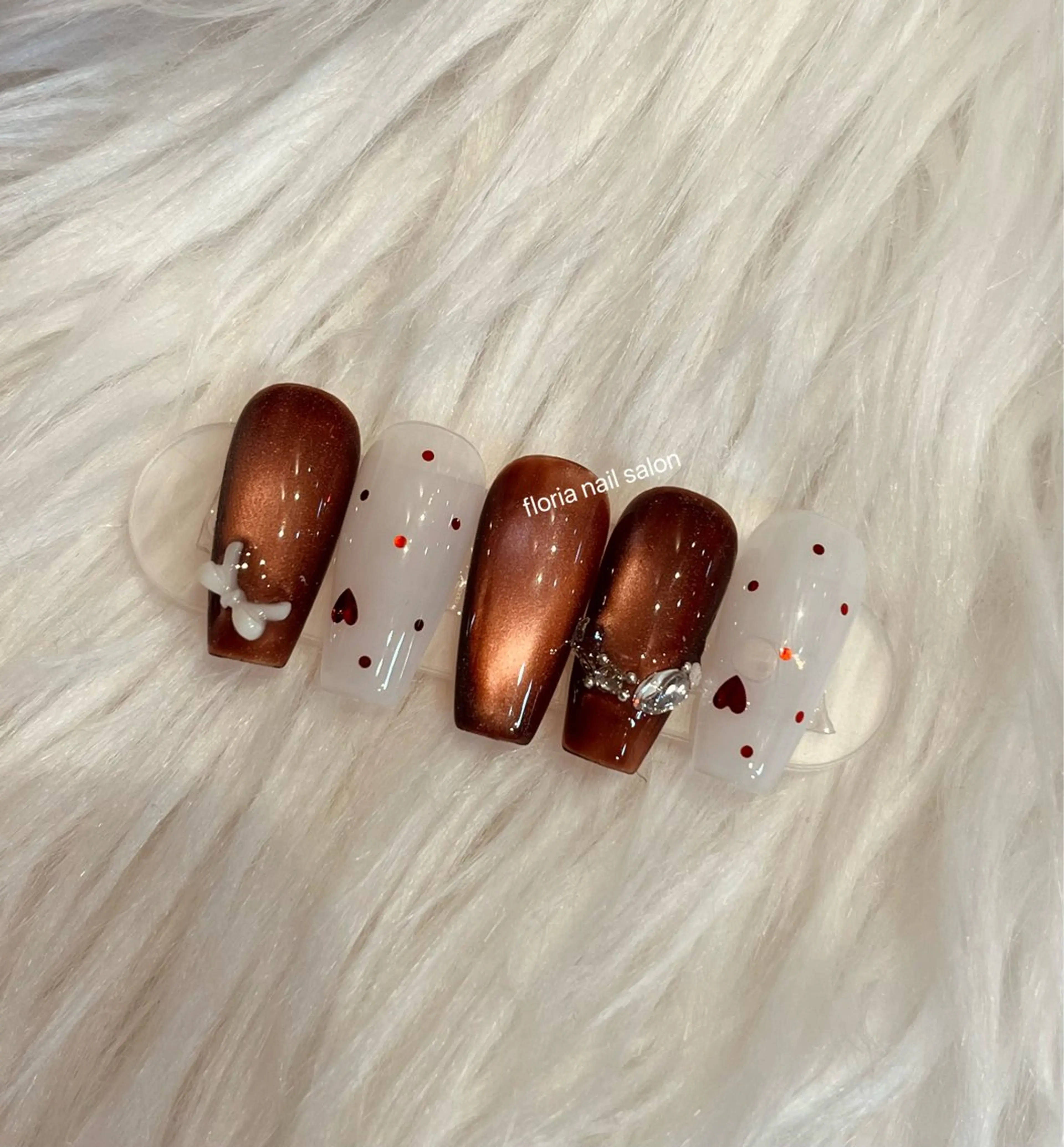 ネイル アートネイル ボルドー チークネイル ドット フレンチネイル ハンドネイル Floria nail salonのネイルデザイン