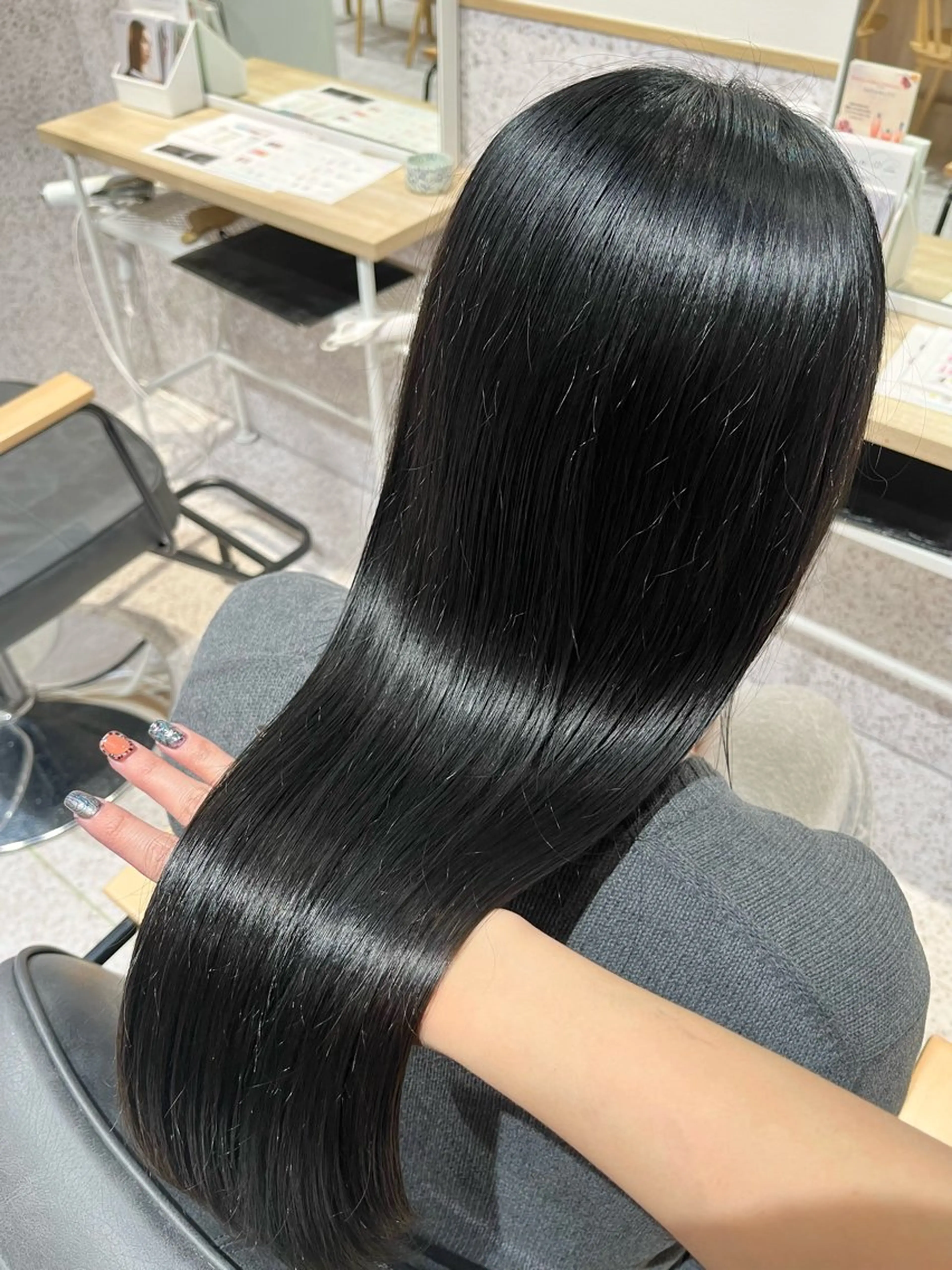 セミロング カラー セミロングパーマ ダブルカラー イヤリングカラー ハイライトカラー ハイトーンカラー ヘアカラー トリートメント 髪質改善&艶カラー/ ほんだあみ (♡)のヘアスタイル