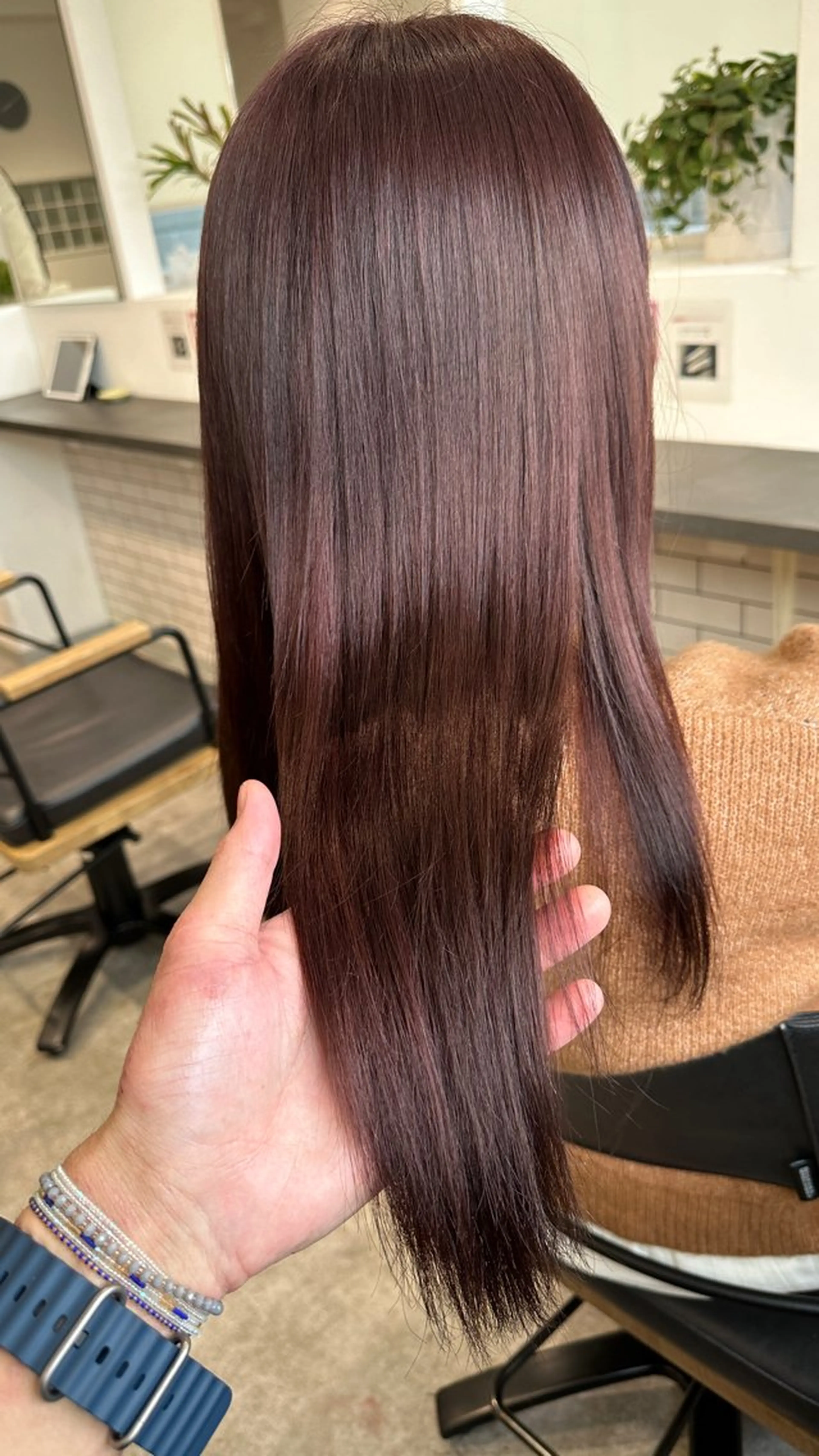 【8月限定❗️】⭐️ナチュラル艶カラー＋トリートメント！の写真