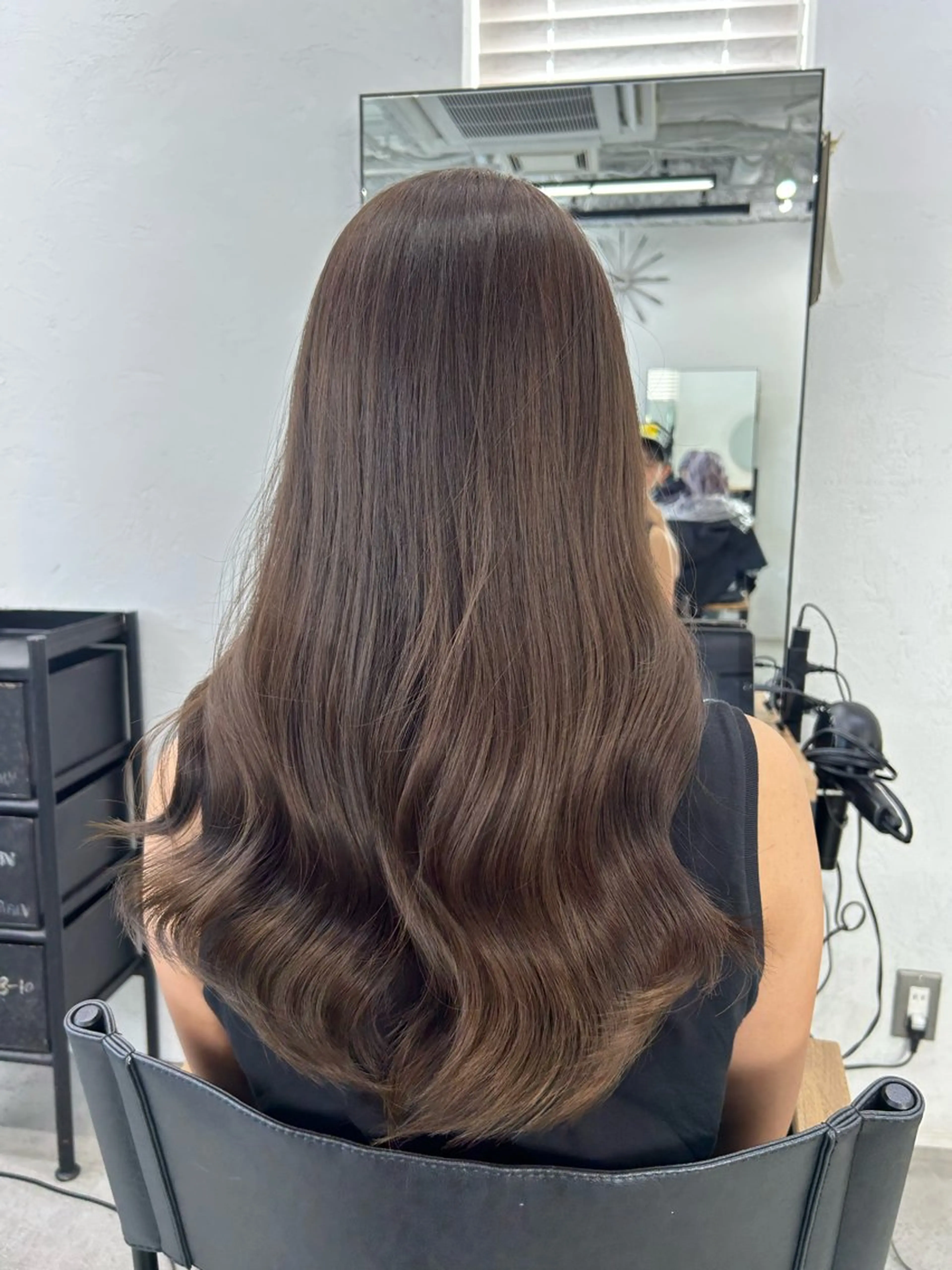 セミロング カラー アッシュ アッシュブラウン ブリーチ ブラウンカラー ダブルカラー RYOSUKE ハイトーンのヘアスタイル