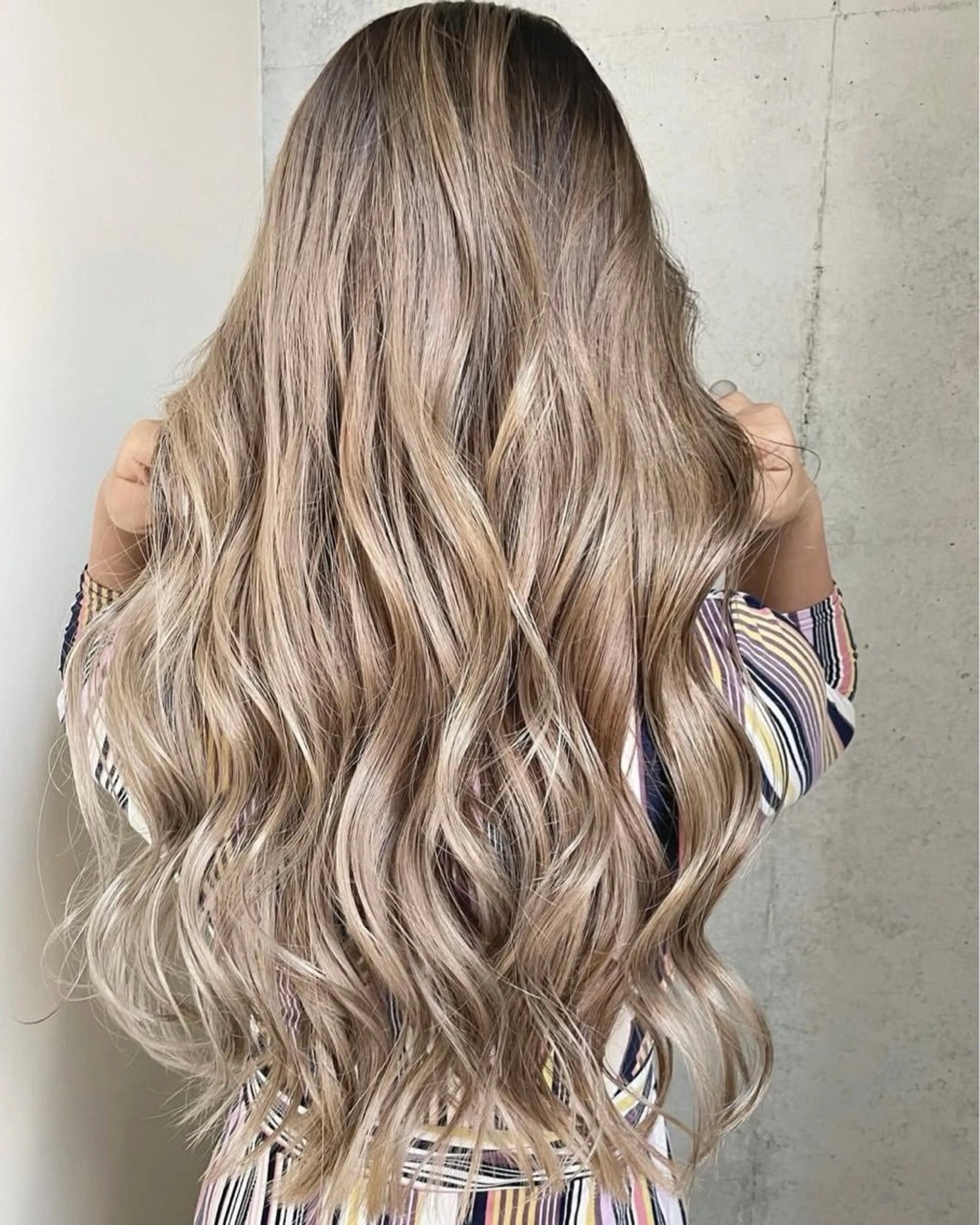 ロング カラー ベージュカラー ブリーチ ブロンド ブロンドベージュ KENSHIRO ICONのヘアスタイル