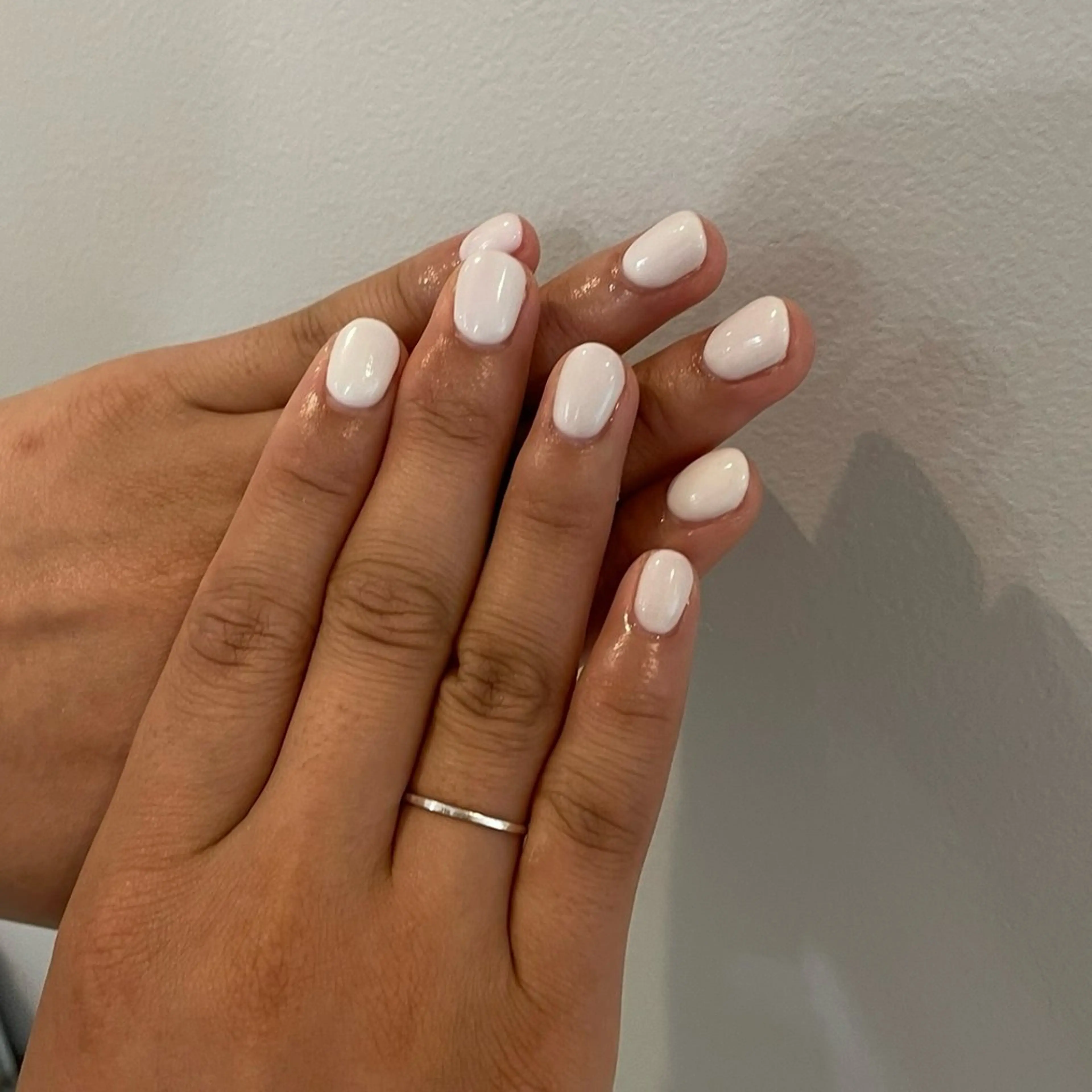 ネイル ハンドネイル 𝑟𝑖𝑠𝑎 🕯‎🤍のネイルデザイン