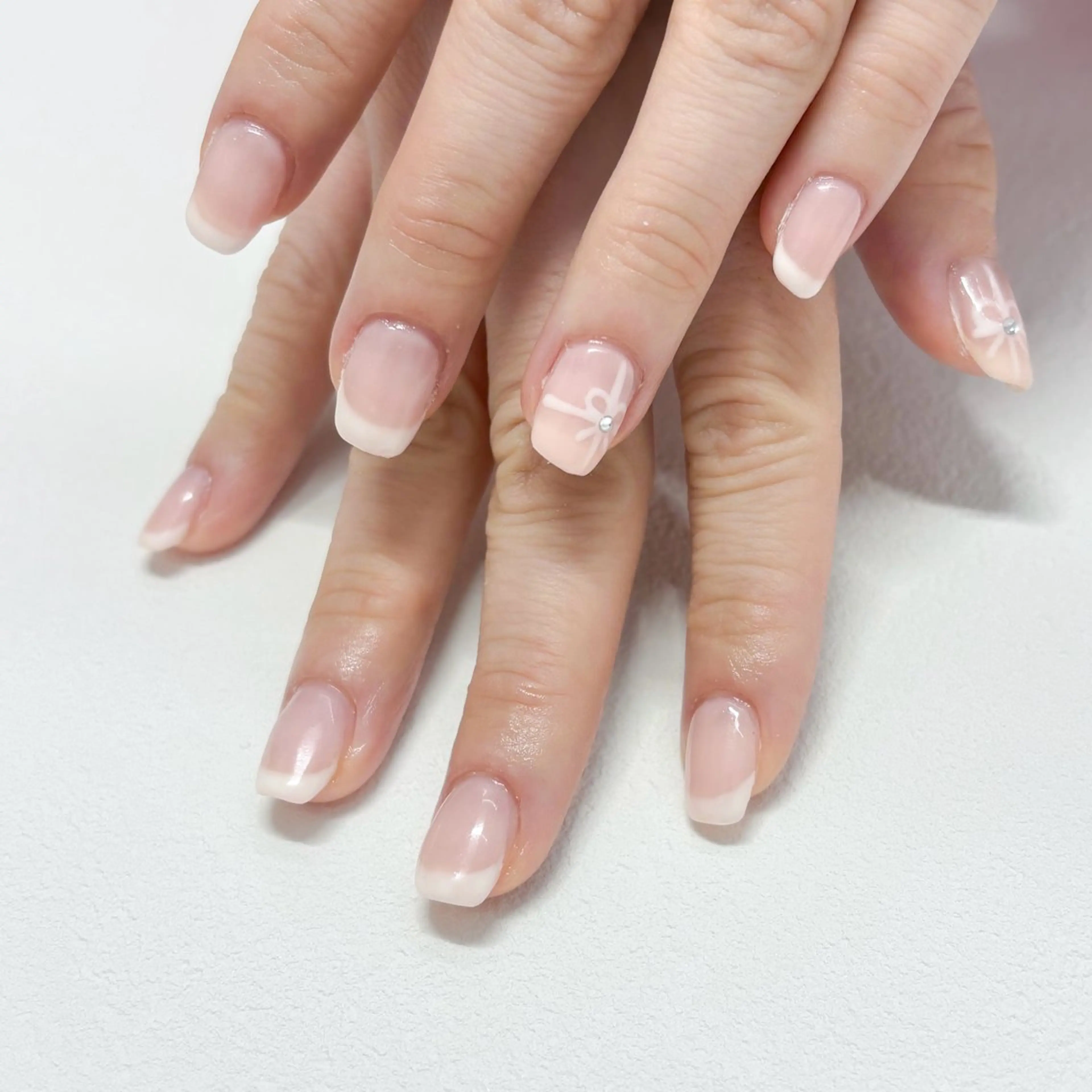 ネイル フレンチネイル 持ち込み リボン ハンドネイル moeko nailのネイルデザイン