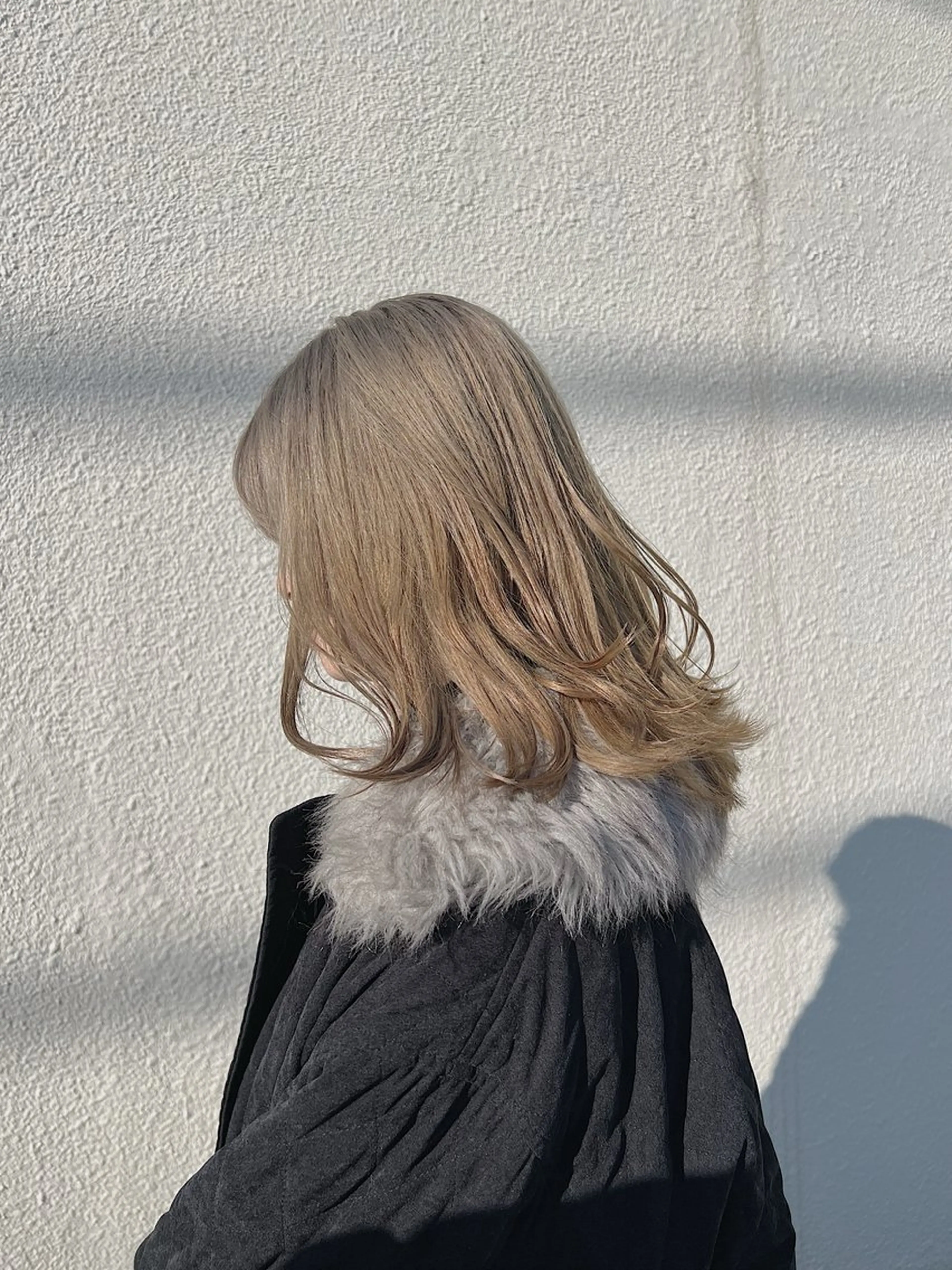 セミロング カラー ベージュカラー ブリーチ ミルクティーベージュ ヘアカラー トリートメント リバティークルー初石店所属・ボブ/レイヤー/美髪 矯正/澁谷礼一のヘアスタイル