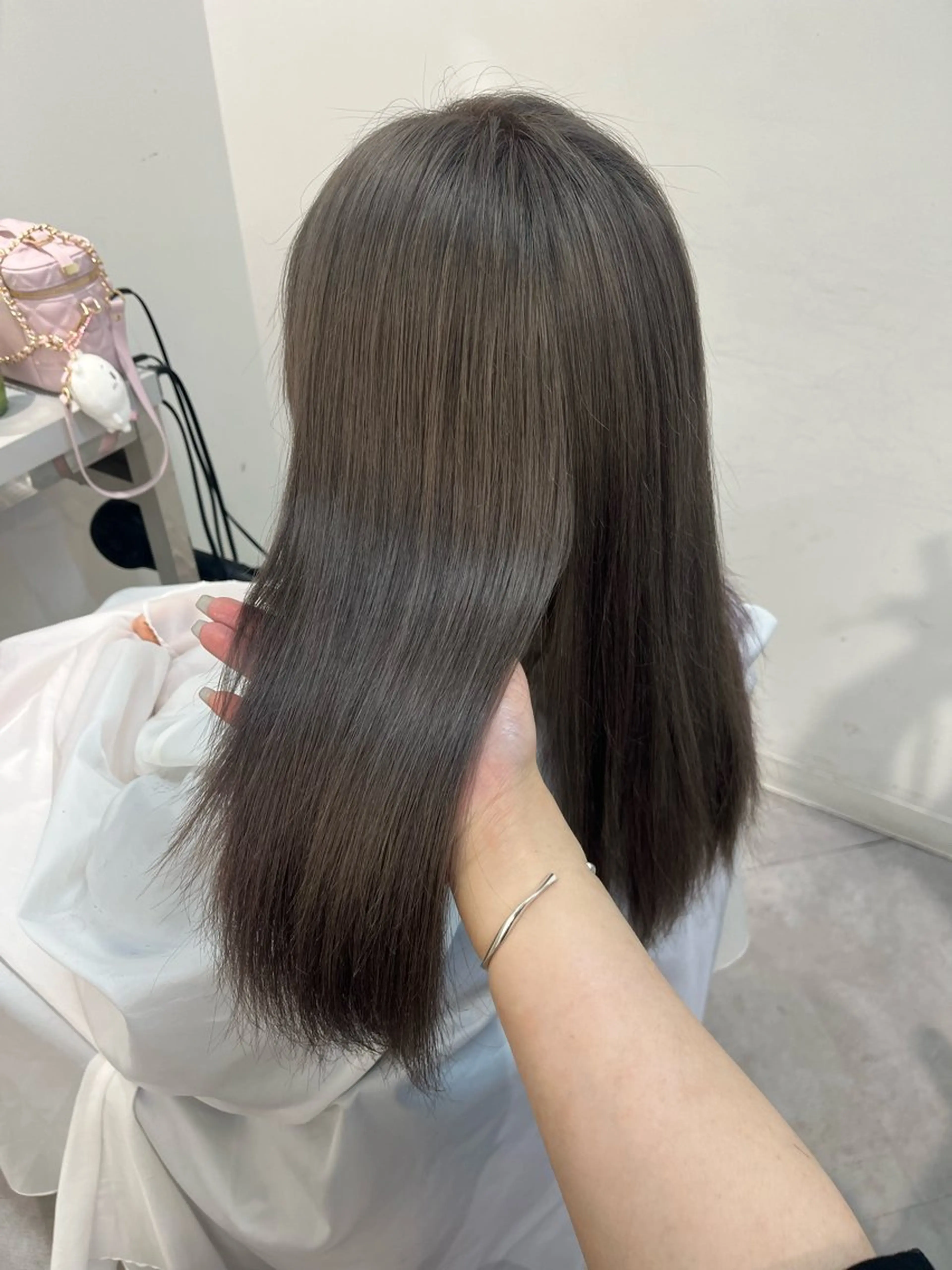 セミロング カラー 透明感カラー グレージュ MEI🎀つやカラー 🎀レイヤー🎀渋谷のヘアスタイル