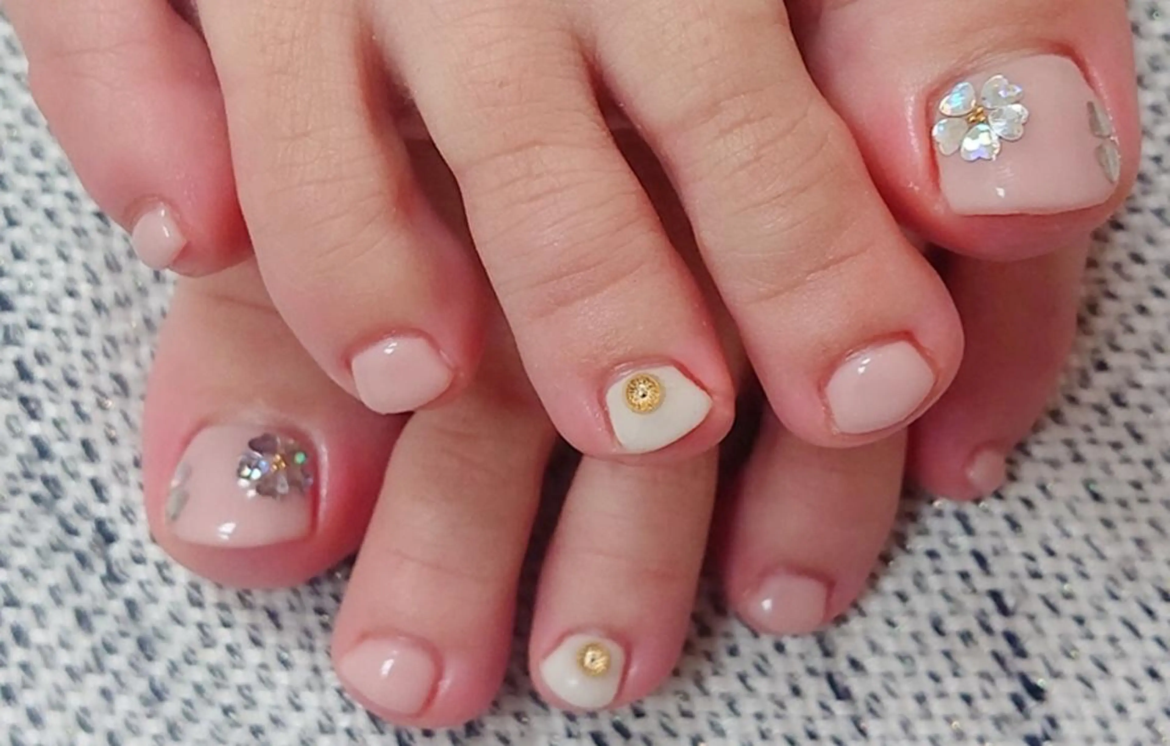 ネイル 🍒当日もOK🍒 𝑳𝑼𝑵𝑨花井のネイルデザイン