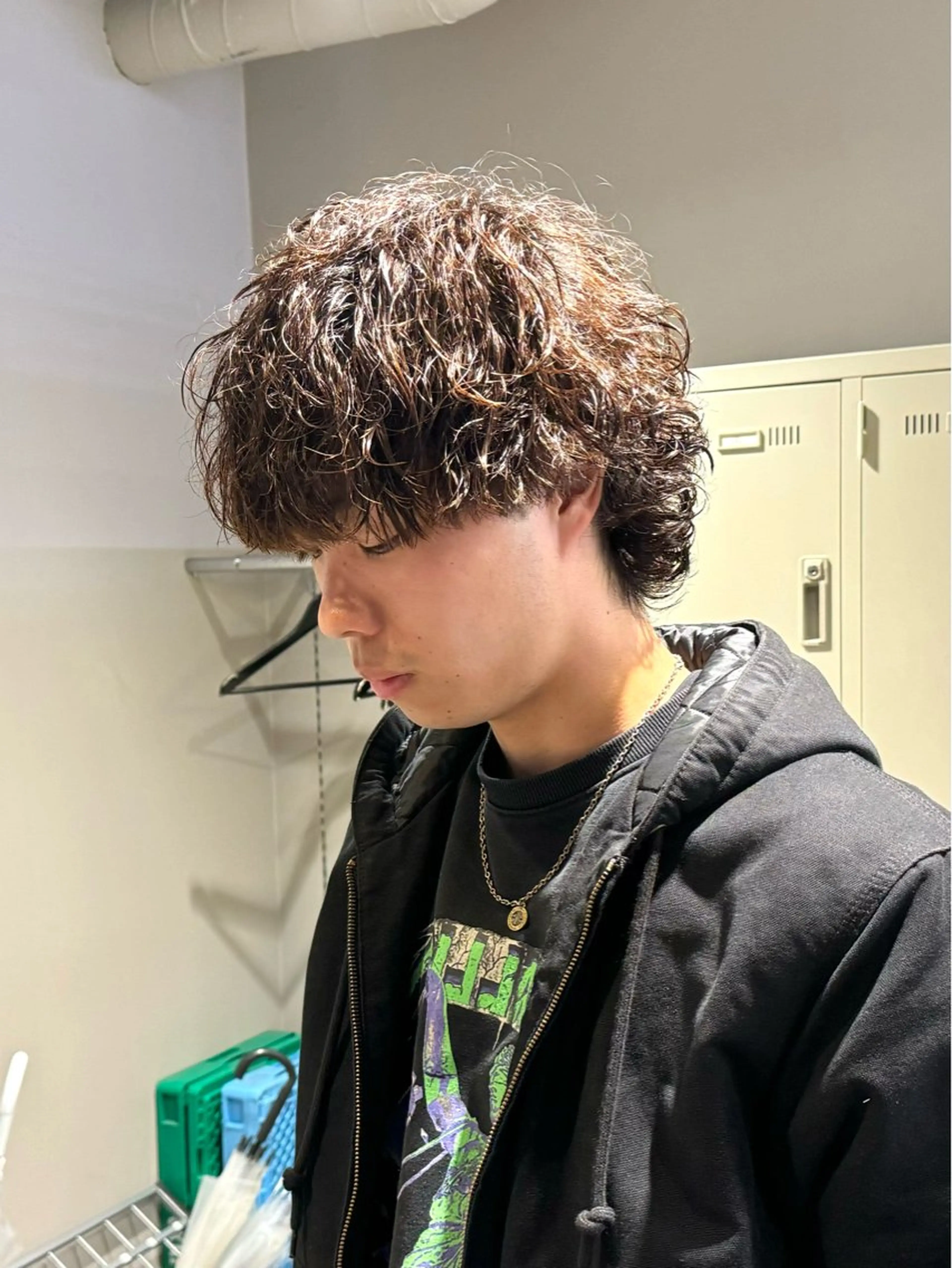 ミディアム パーマ ヘアアレンジ メンズ ミディアムパーマ メンズパーマ ヘアカラー パーマ トリートメント ヘアセット 艶カラー の達人のヘアスタイル