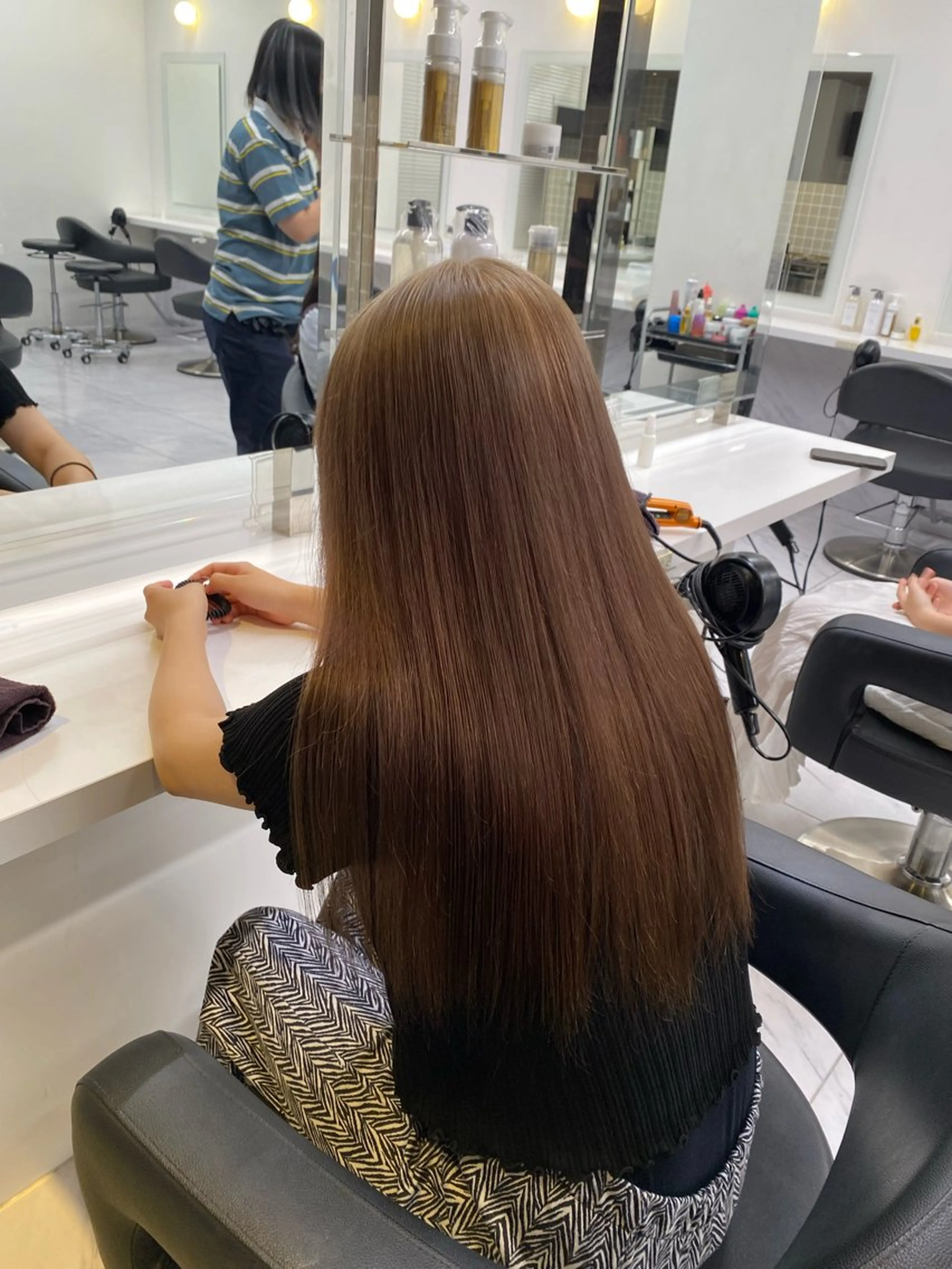 セミロング カラー ヘアアレンジ キッズ ベージュカラー ブリーチ ミルクティーベージュ TRUNAIL&EYE所属・TRU Shino🦋のマツエク・マツパデザイン