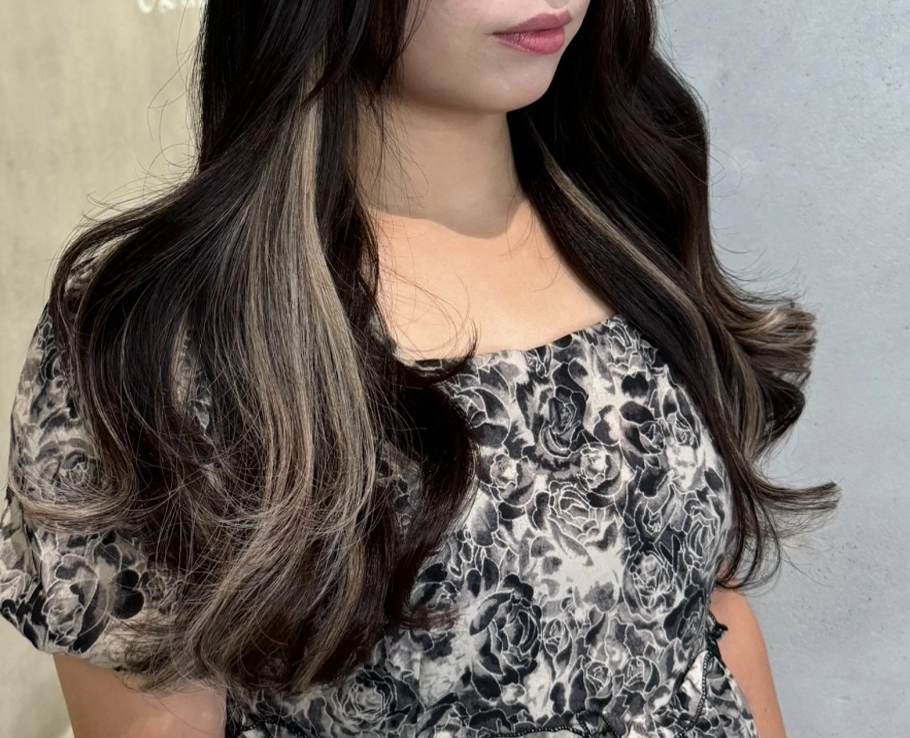 ロング エクステ 🇰🇷韓国風ハイ トーンKANA🖤のヘアスタイル