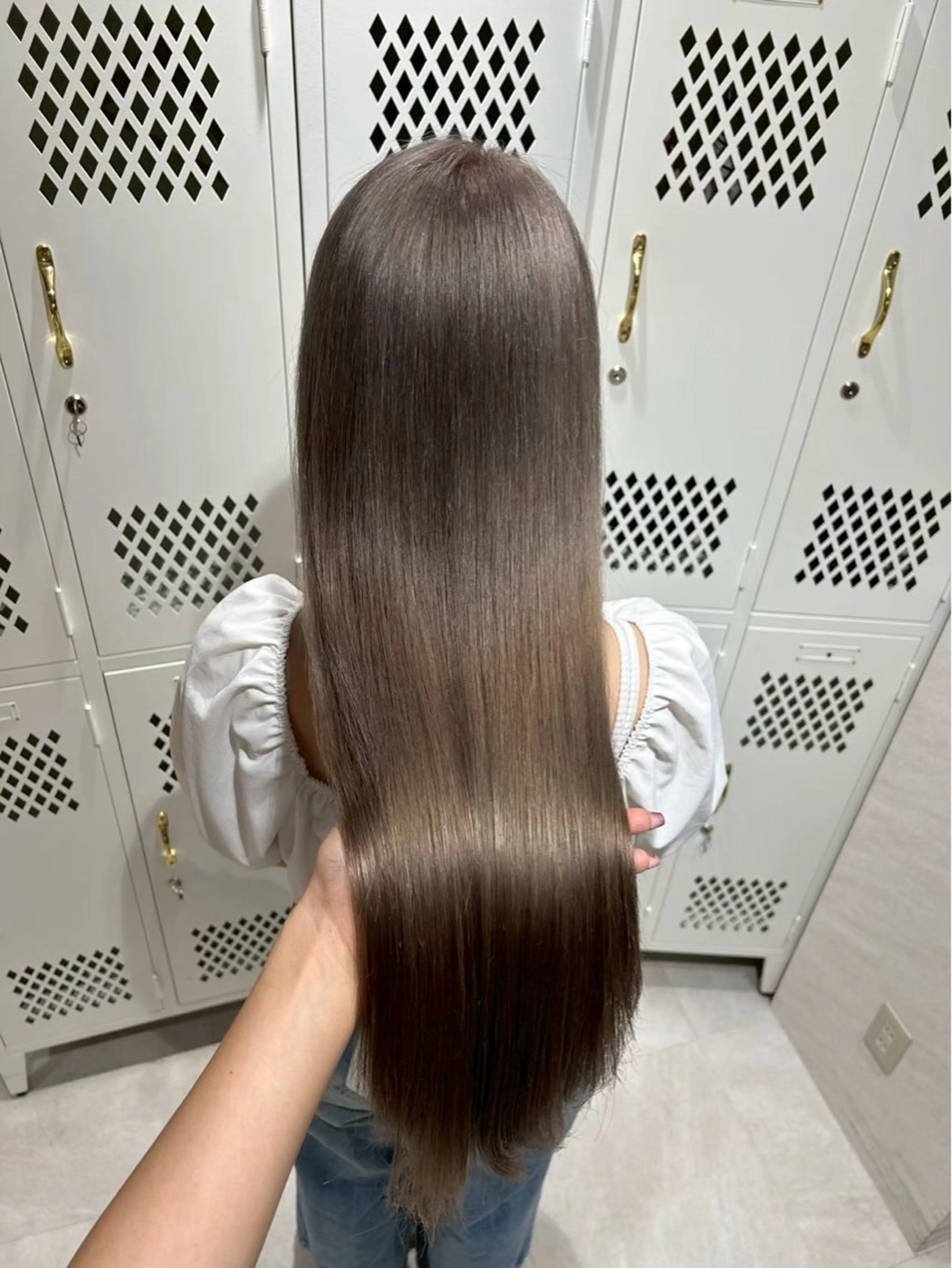 ロング カラー 赤みゼロ 🤎柔ベージュのヘアスタイル