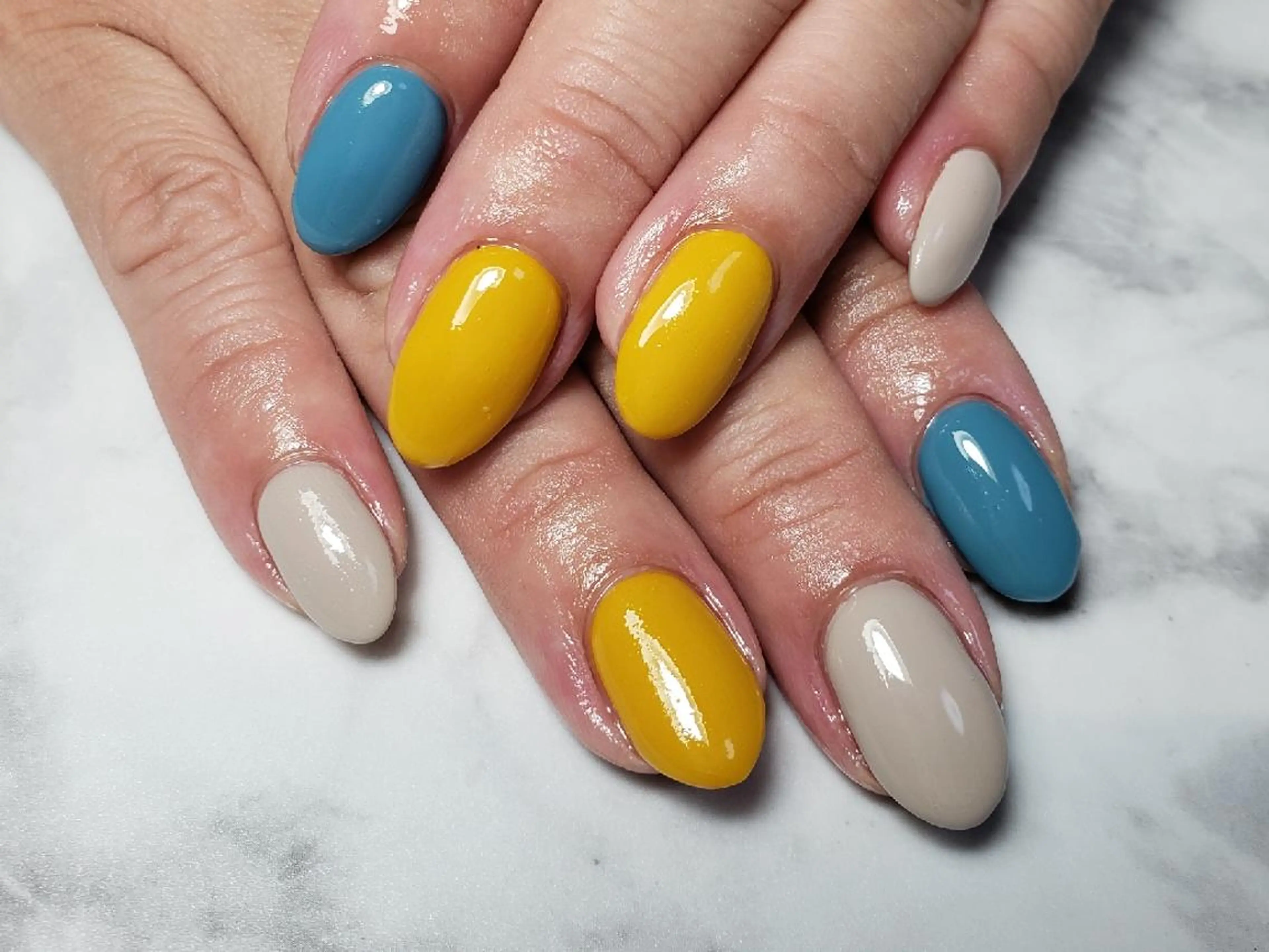 ネイル ワンカラーネイル ビジュード ネイルのネイルデザイン