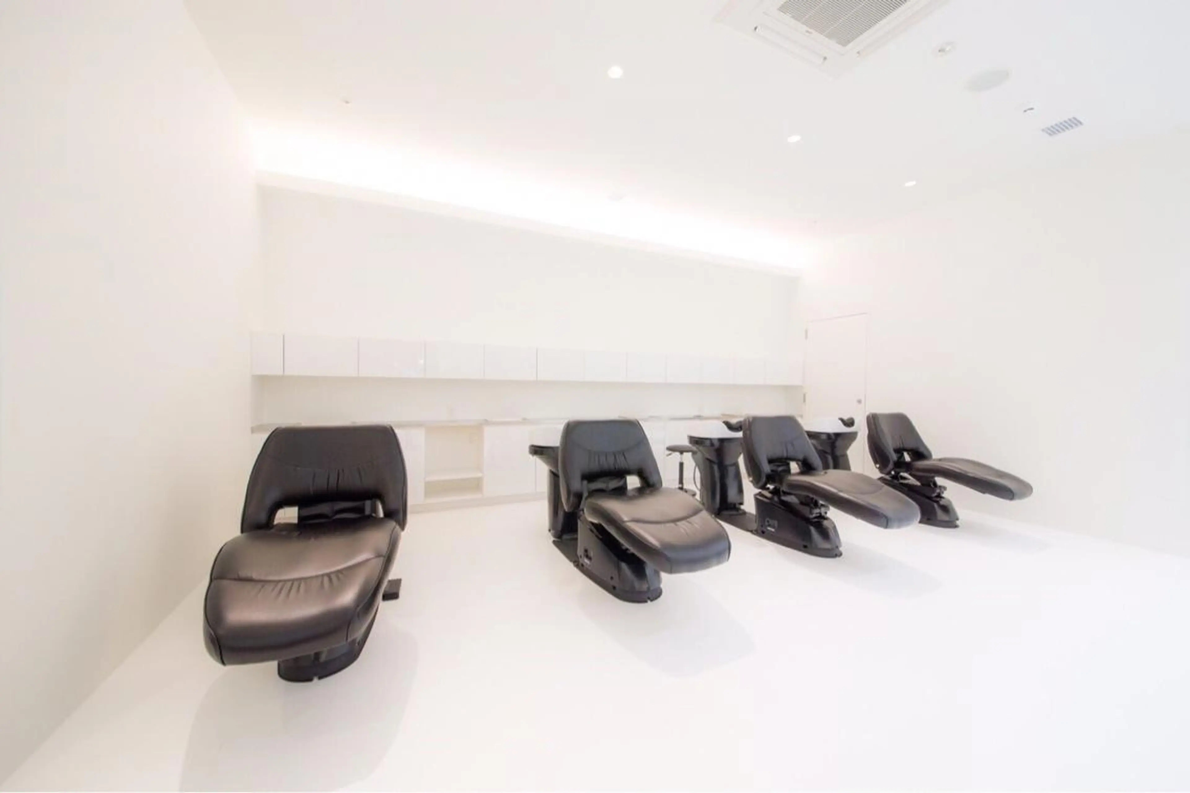 due hair 京都駅前店 MILBON オージュア認定サロン【デューヘアー】所属・ハイトーンブリーチ 土坂　由志【京都】のヘアスタイル