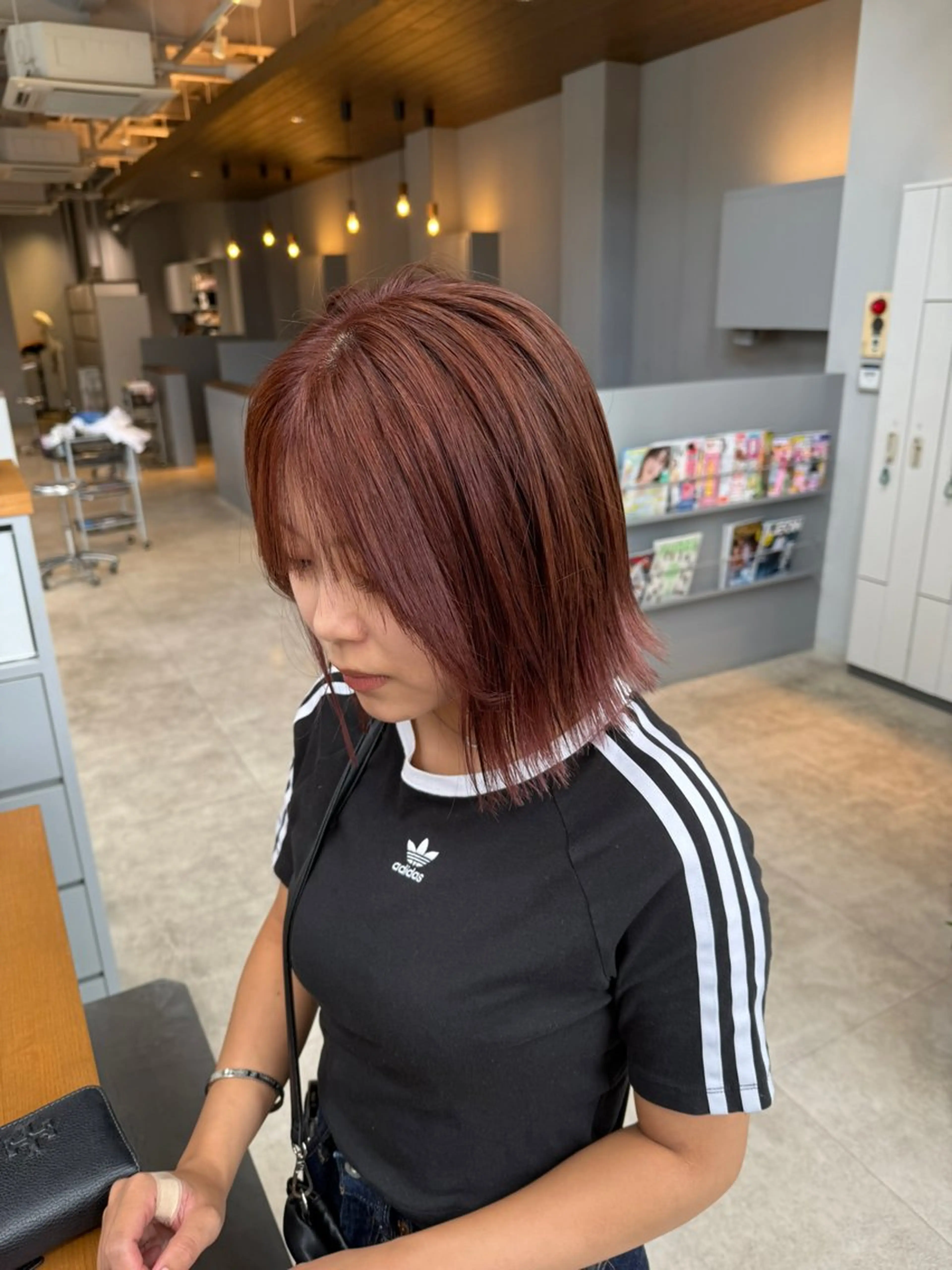 ミディアム カラー ピンクカラー エマ ピボット 中川店所属・富原崇太/切りっぱな しボブ/透明感カラーのヘアスタイル