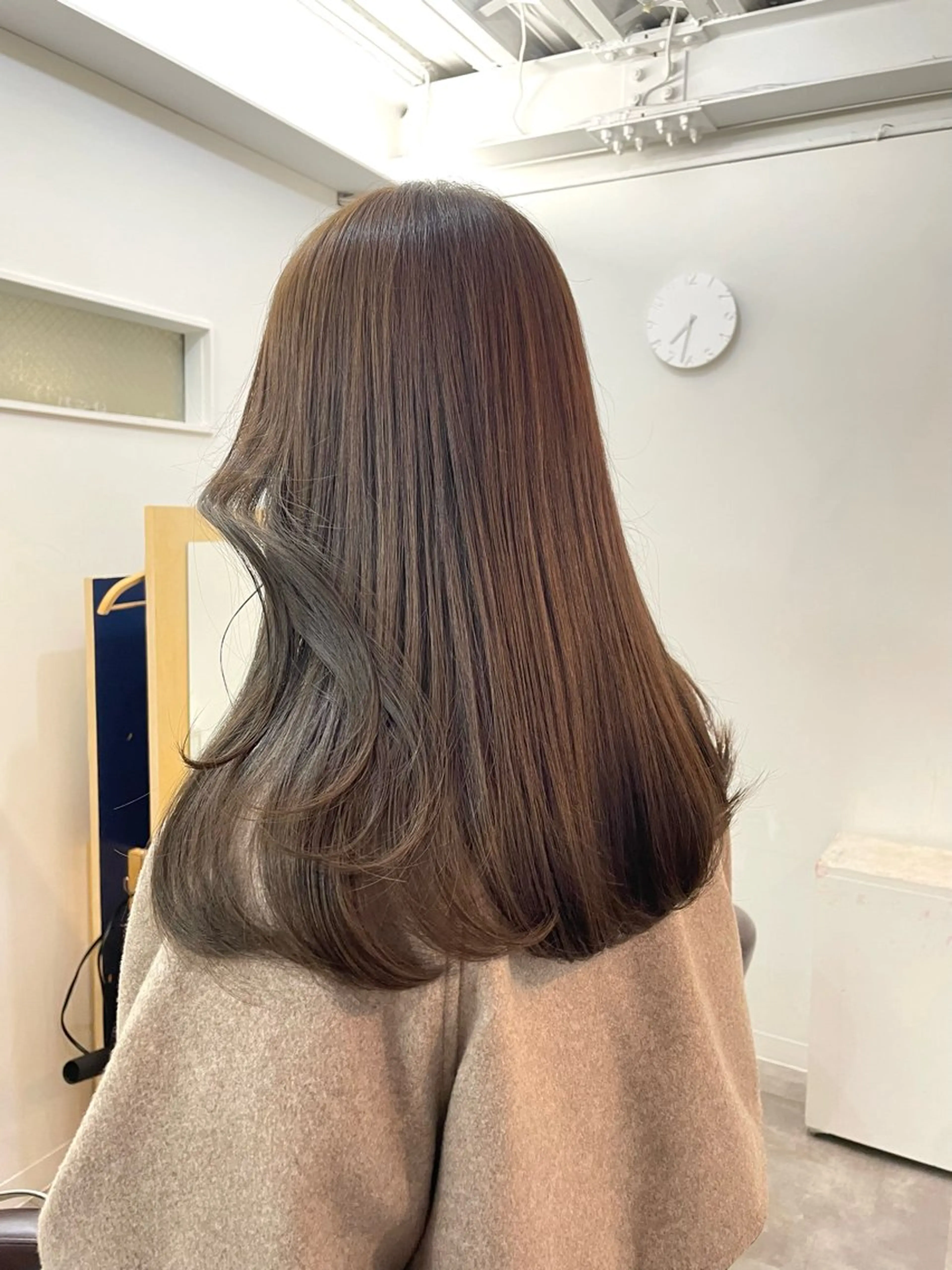 セミロング LENA/原宿/ブリ ーチなしWカラー🌼のヘアスタイル