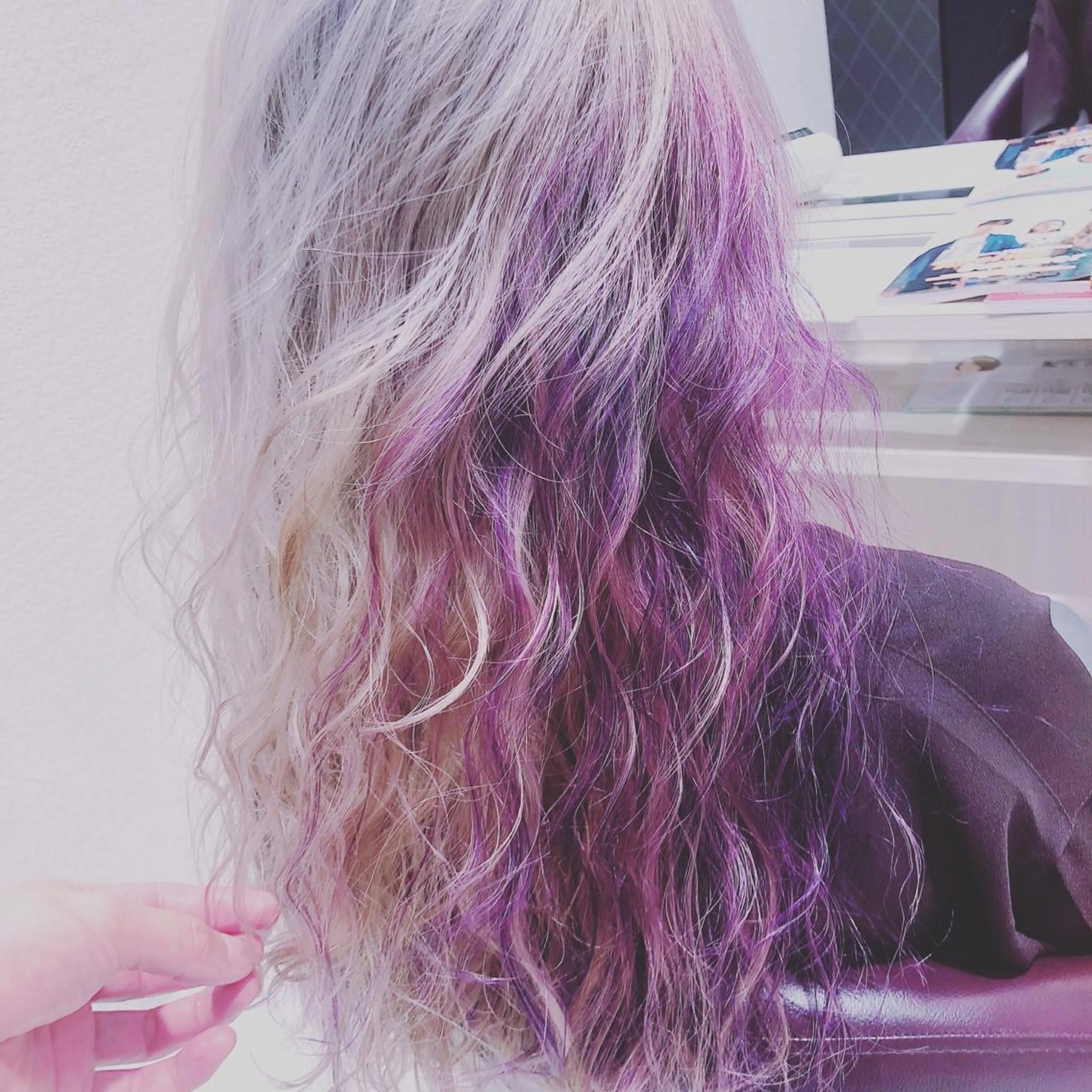 ロング カラー ハイライトカラー パープルカラー ハイライト ヘアカラー トリートメント 難しい髪質の縮毛矯正 高岡/射水/髪質改善のヘアスタイル