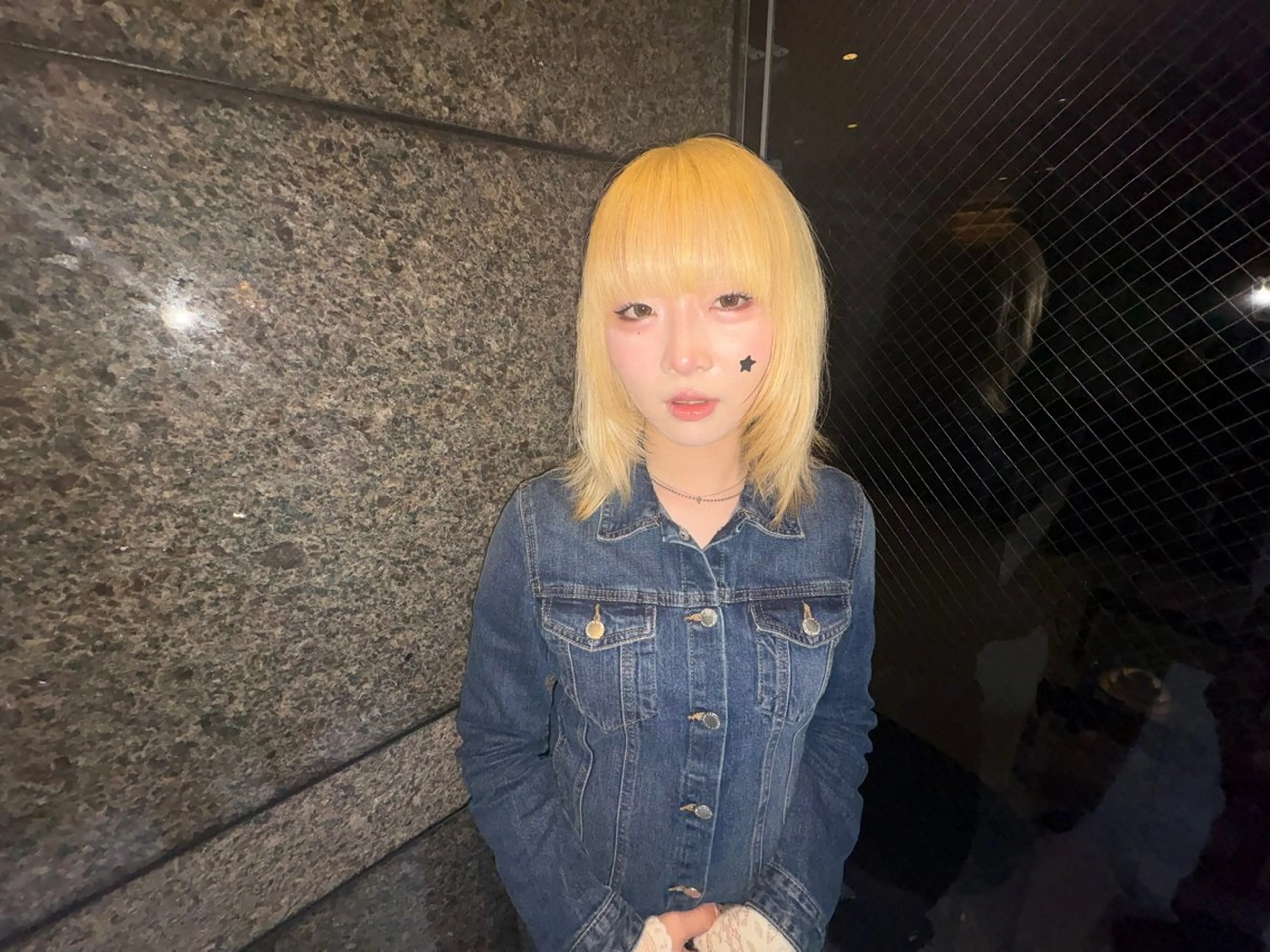 ミディアム カラー 抜きっぱなしブロンド ブロンド kii所属・山下 夏季のヘアスタイル