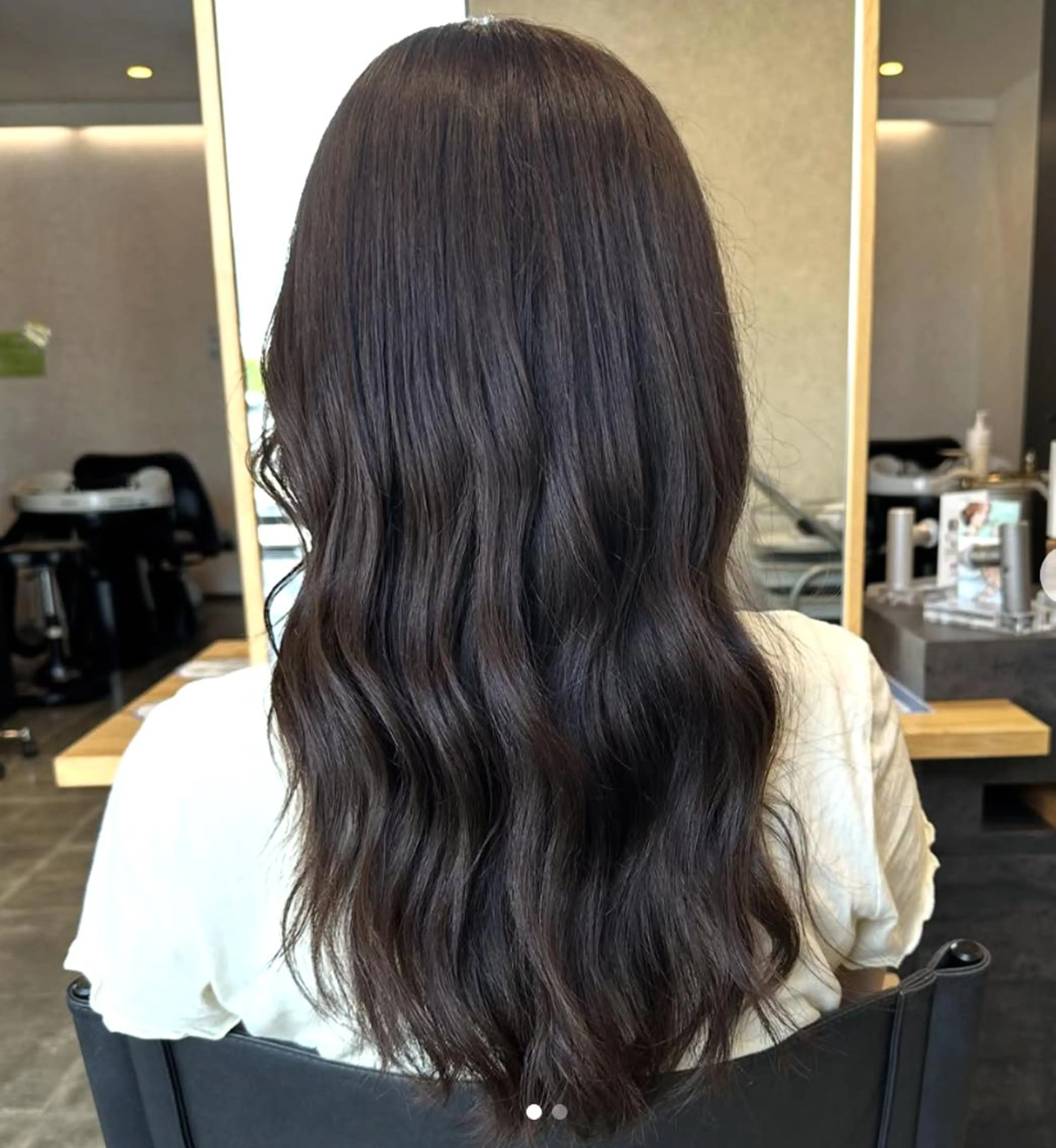 カラー ロング グレージュ ヘーゼル 梶上 有紗のヘアスタイル