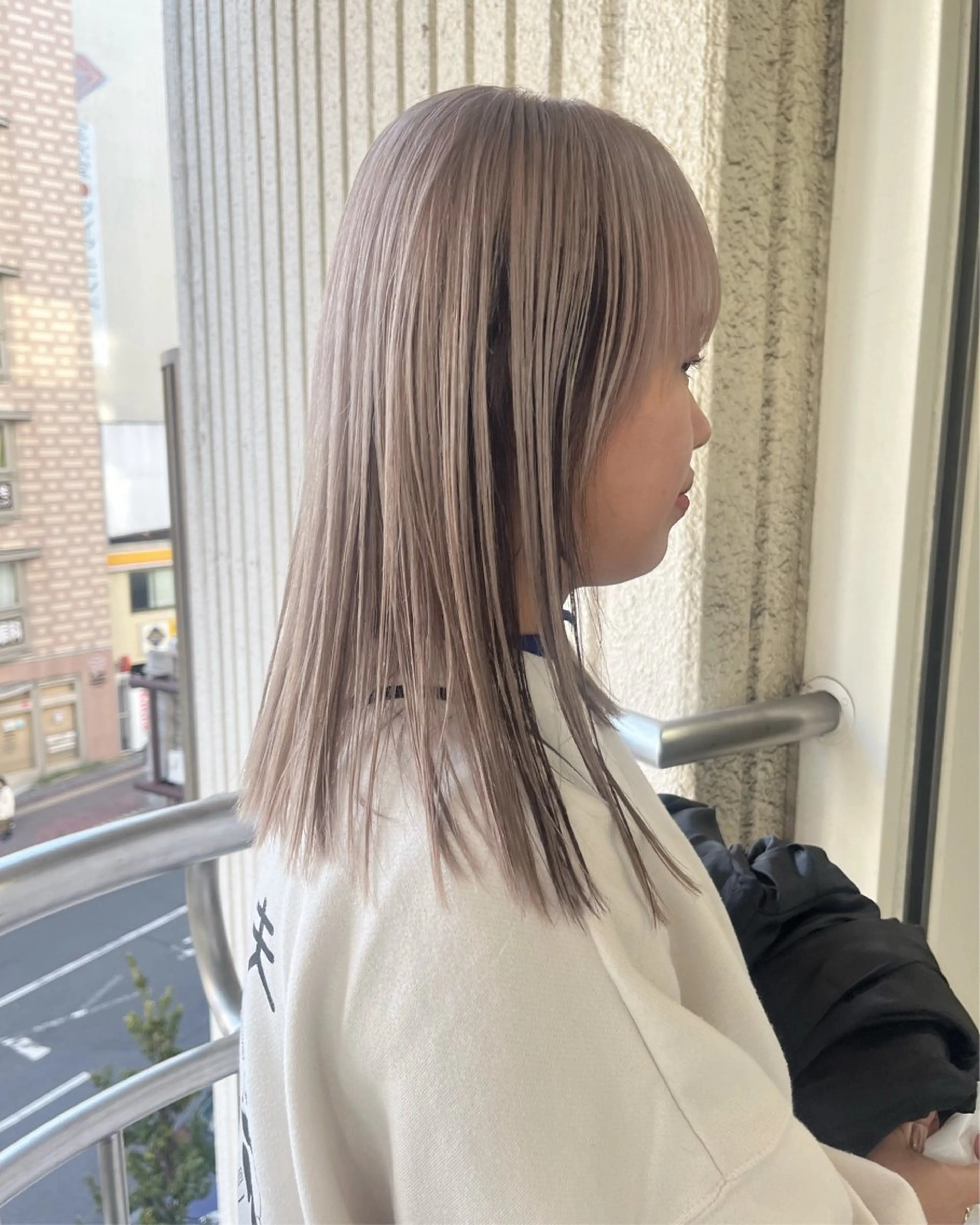 セミロング カラー ベージュカラー ブラウンカラー ホワイトベージュ ハイトーン🦢 Natsumiのヘアスタイル