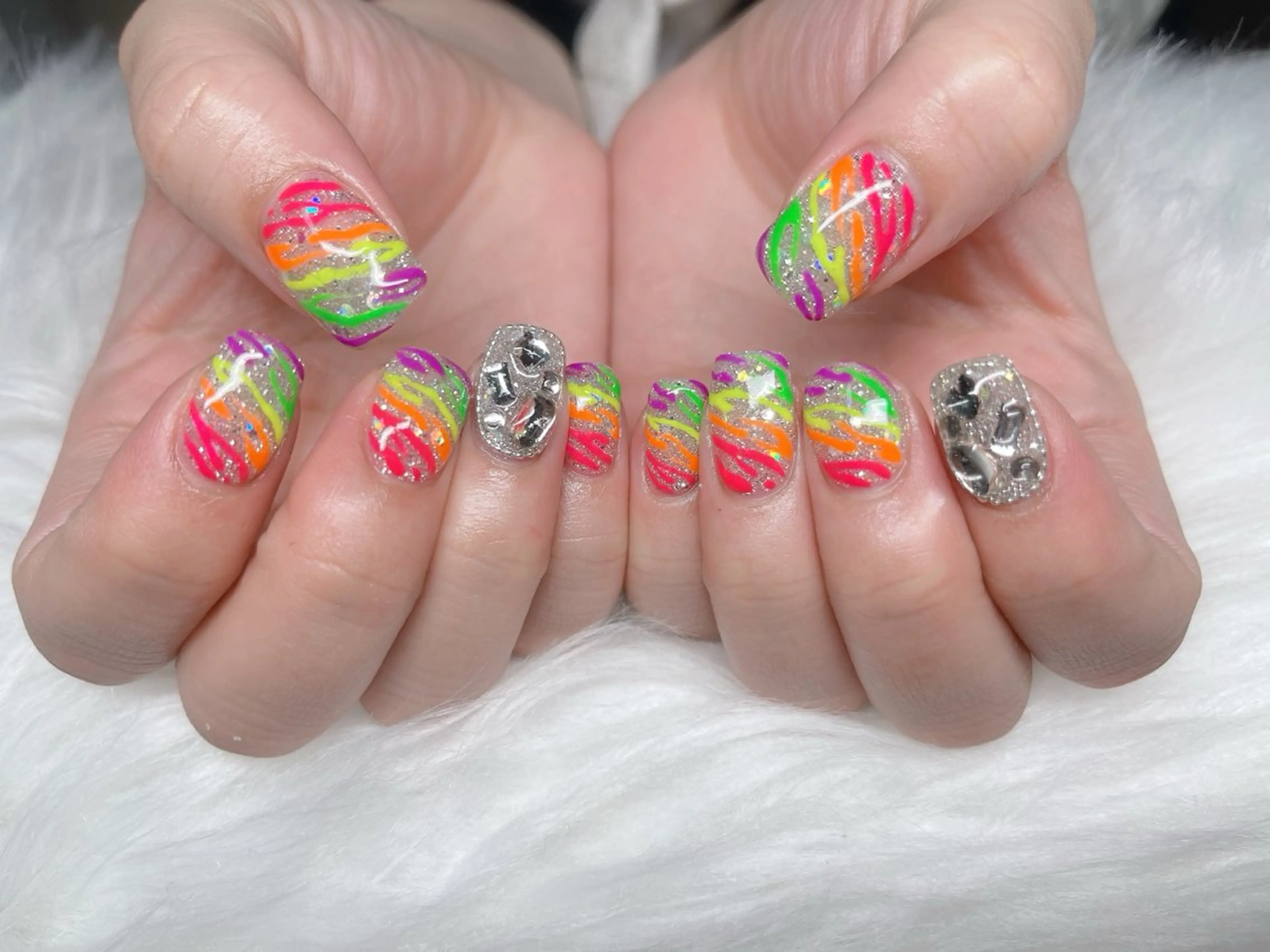 ネイル アニマル柄 キラキラネイル ハンドネイル ハンドケア ネイルサロン Cherishのネイルデザイン