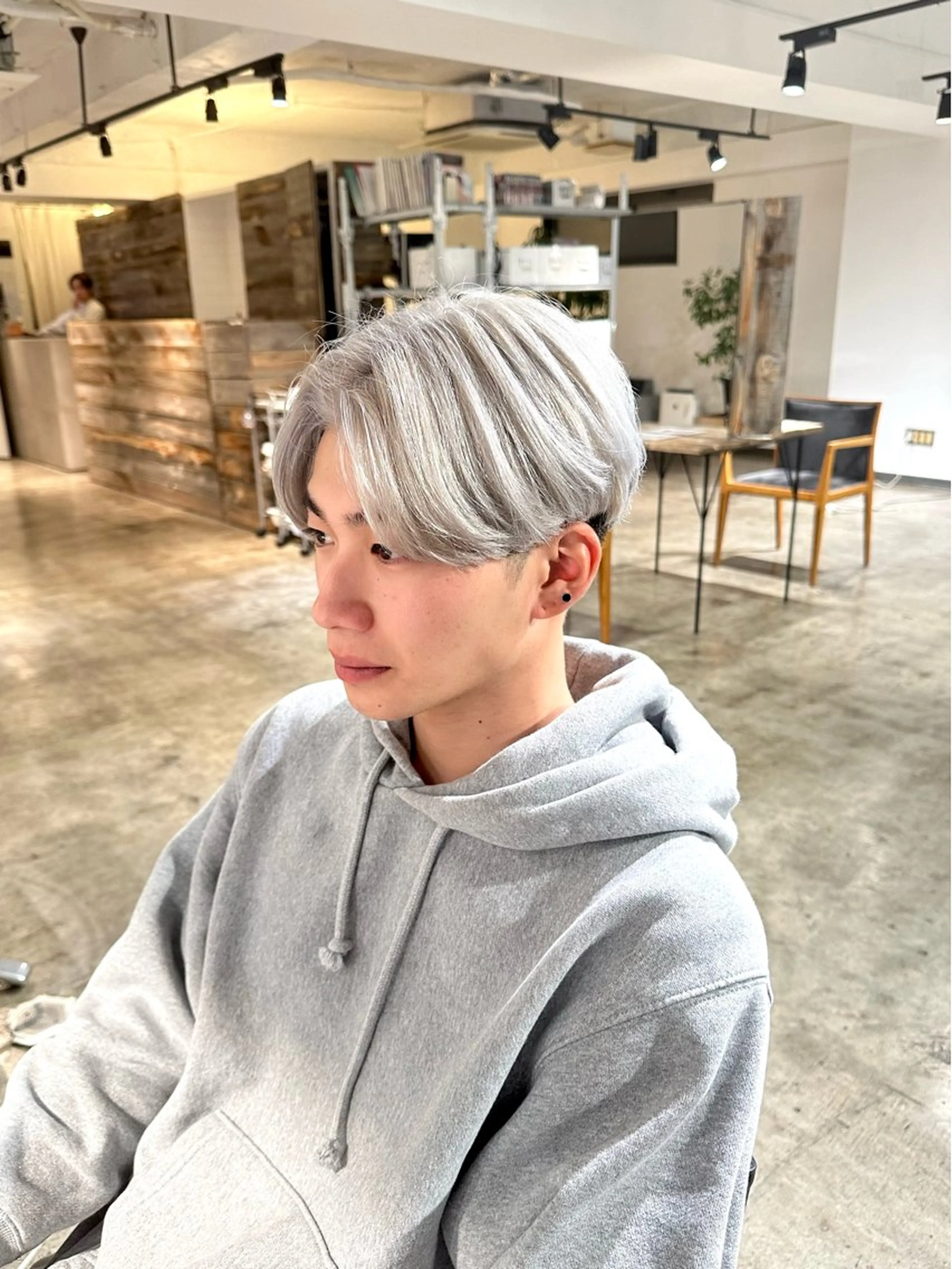 メンズ メンズブリーチ センターパート メンズハイトーン メンズパーマ カット ヘアカラー トリートメント 骨格補正施術/メンズ 専門美容師/YUYAのヘアスタイル