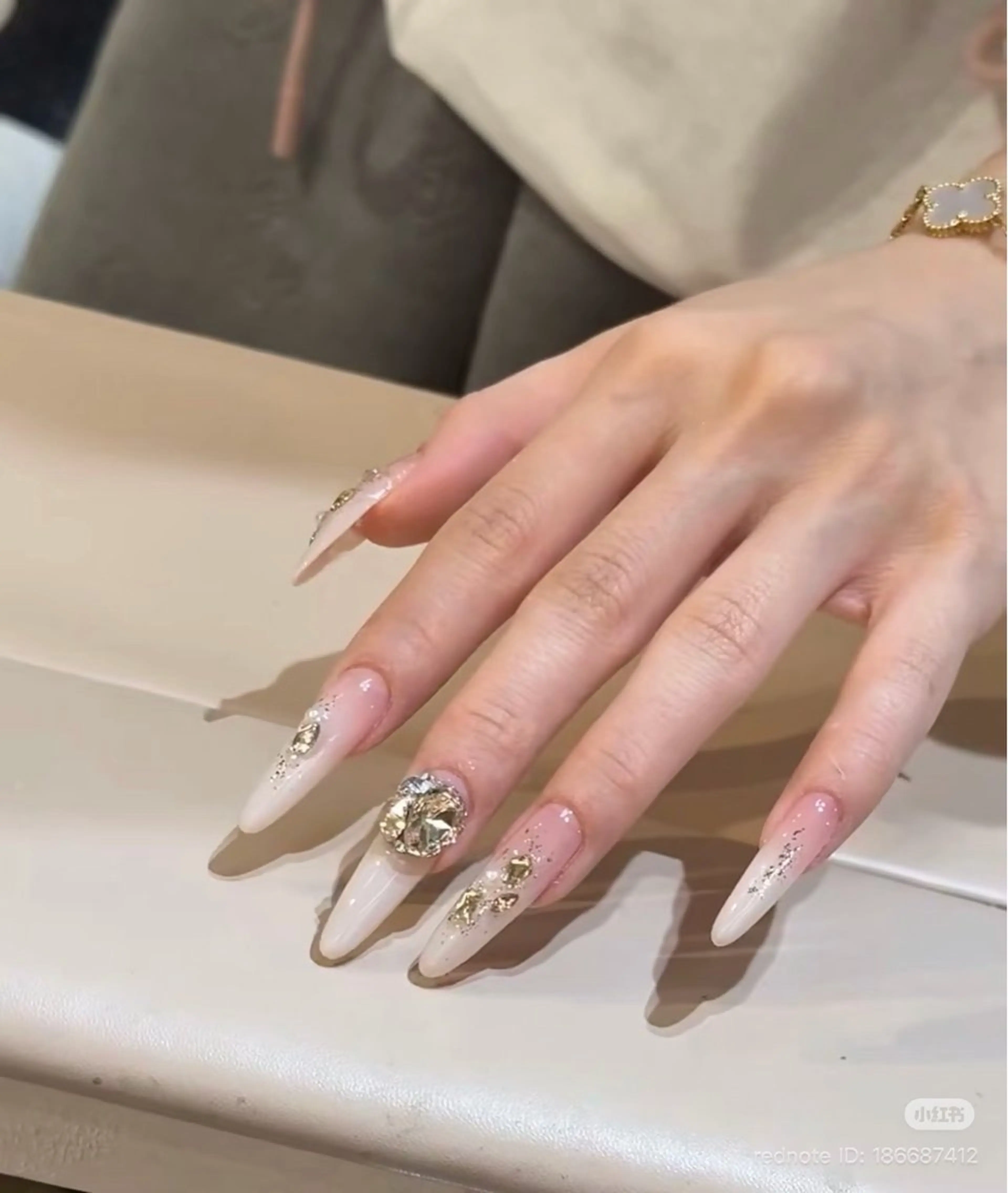 ネイル フレンチネイル キラキラネイル 韓国ネイル シンプルネイル ワンホンネイル ハンドネイル MEI Nailのネイルデザイン