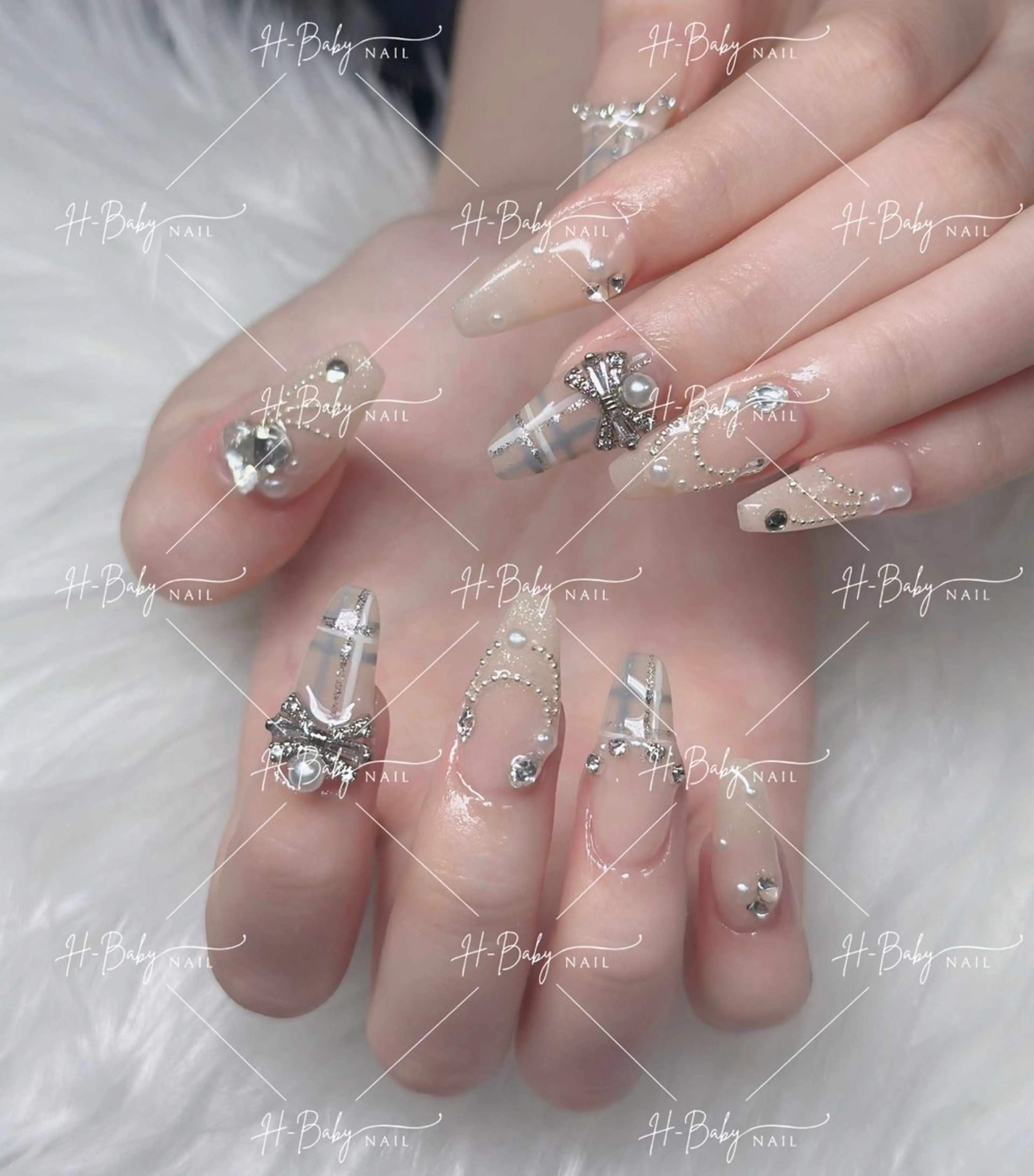 ネイル オーロラネイル フレンチネイル ジェルネイル ハロウィン キラキラネイル ハンドネイル H.baby Nail Salonのネイルデザイン