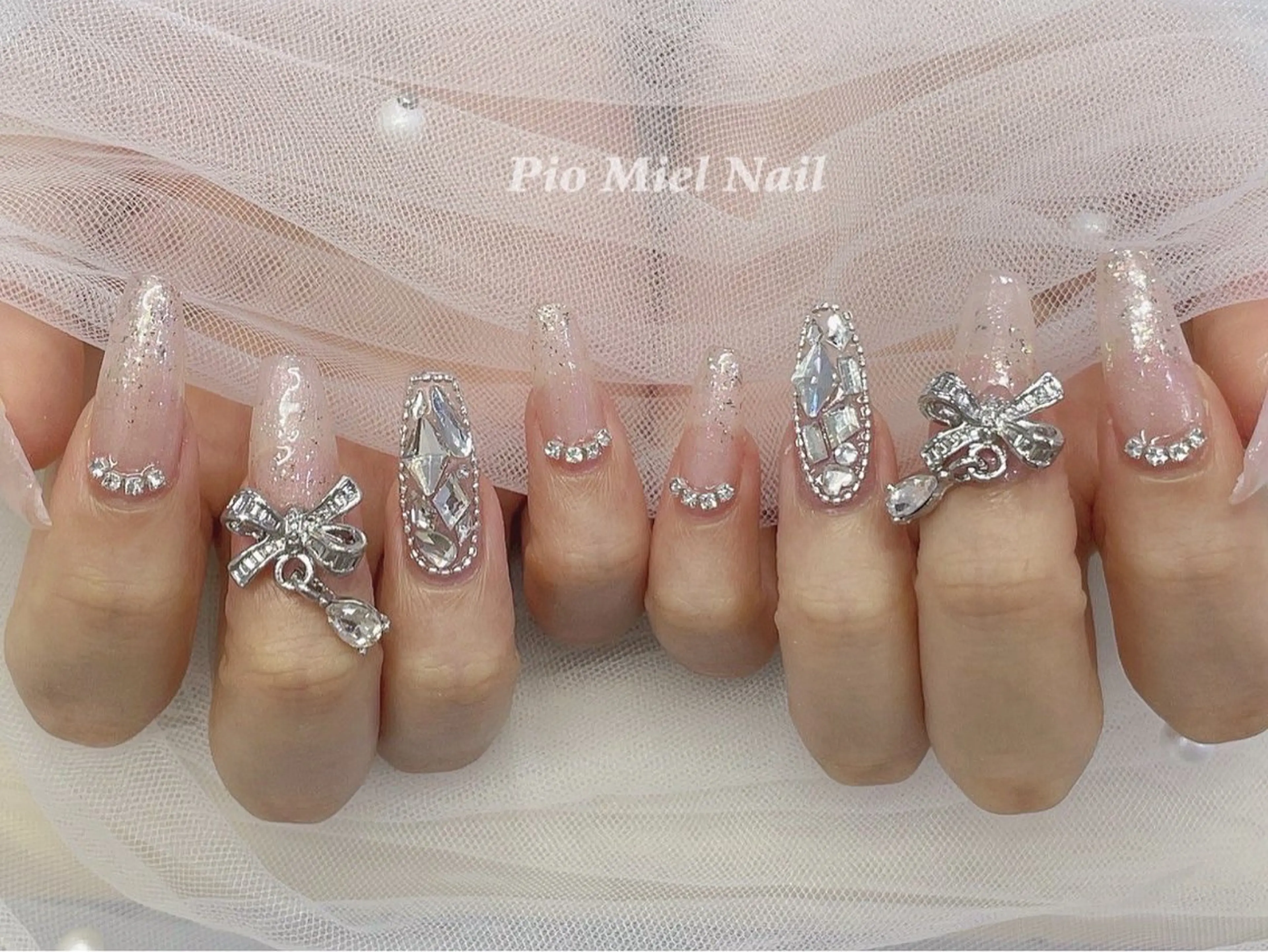 ネイル ゴージャス グラデーション ラメ(グリッター) ラメグラデーション ロングネイル ハンドネイル momo 長さだしのネイルデザイン