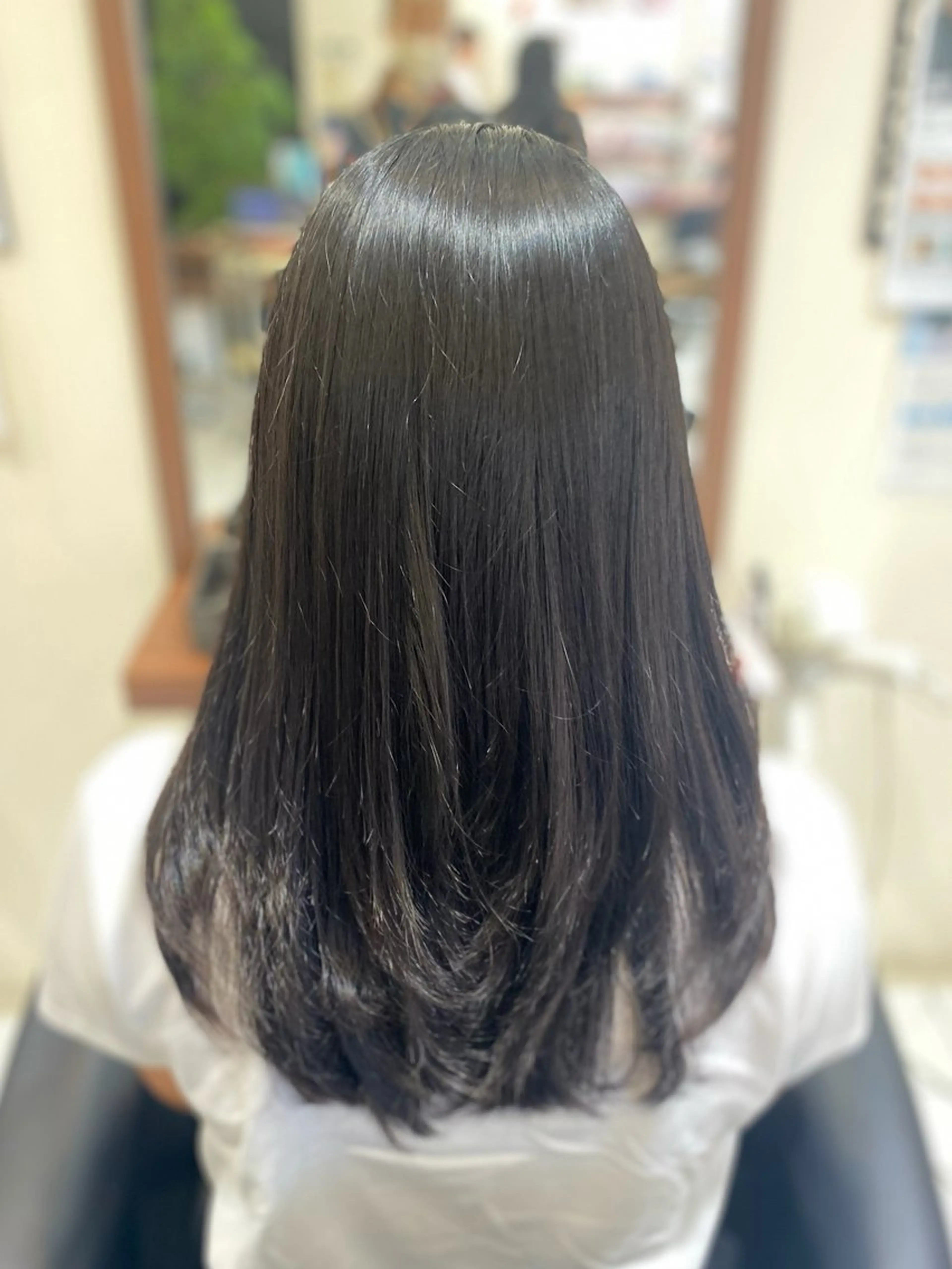 ロング レイヤーカット 縮毛矯正 カット 縮毛矯正 トリートメント 横手 亜紀のヘアスタイル