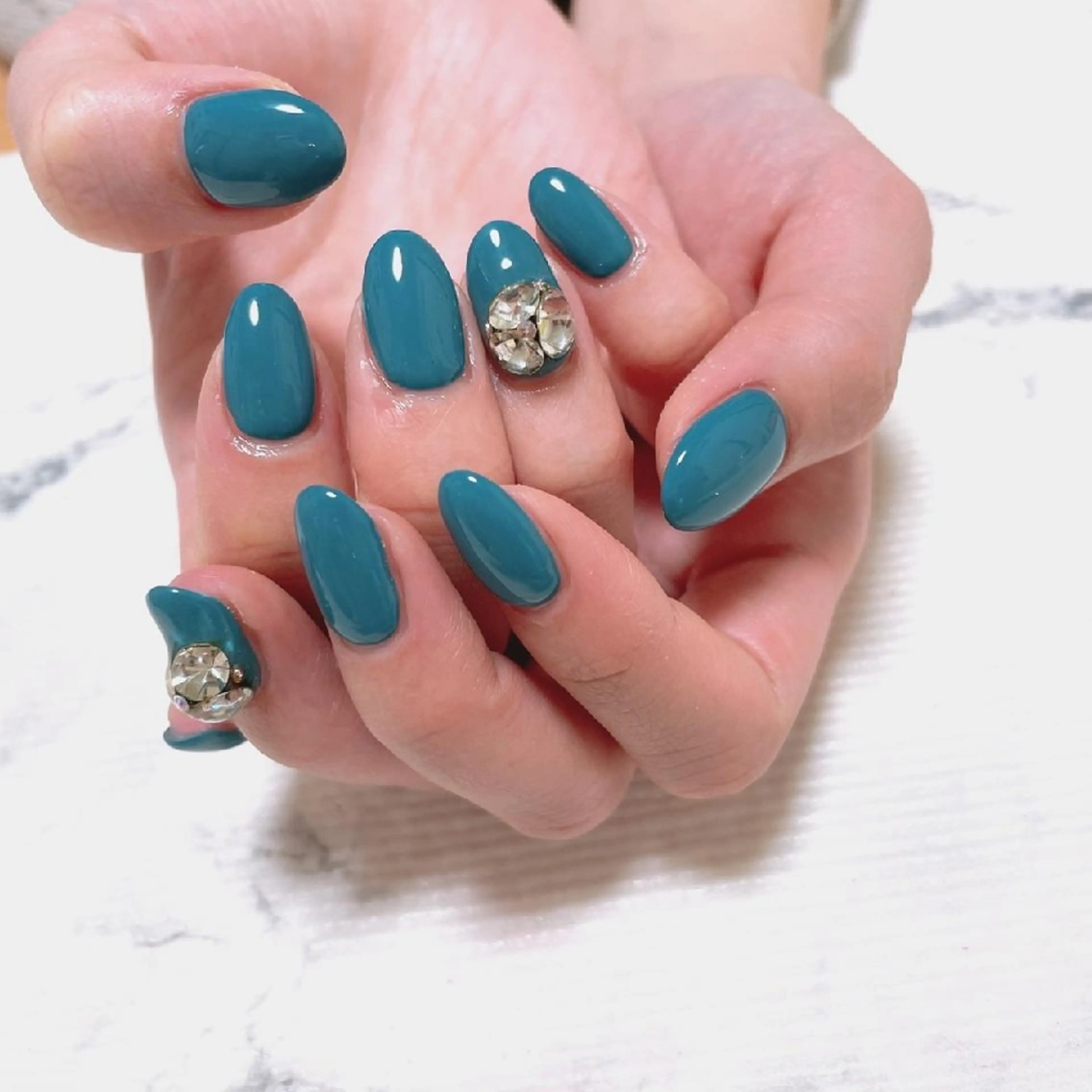 ネイル ワンカラーネイル ストーンネイル ビューティーサロン シェーラのマツエク・マツパデザイン