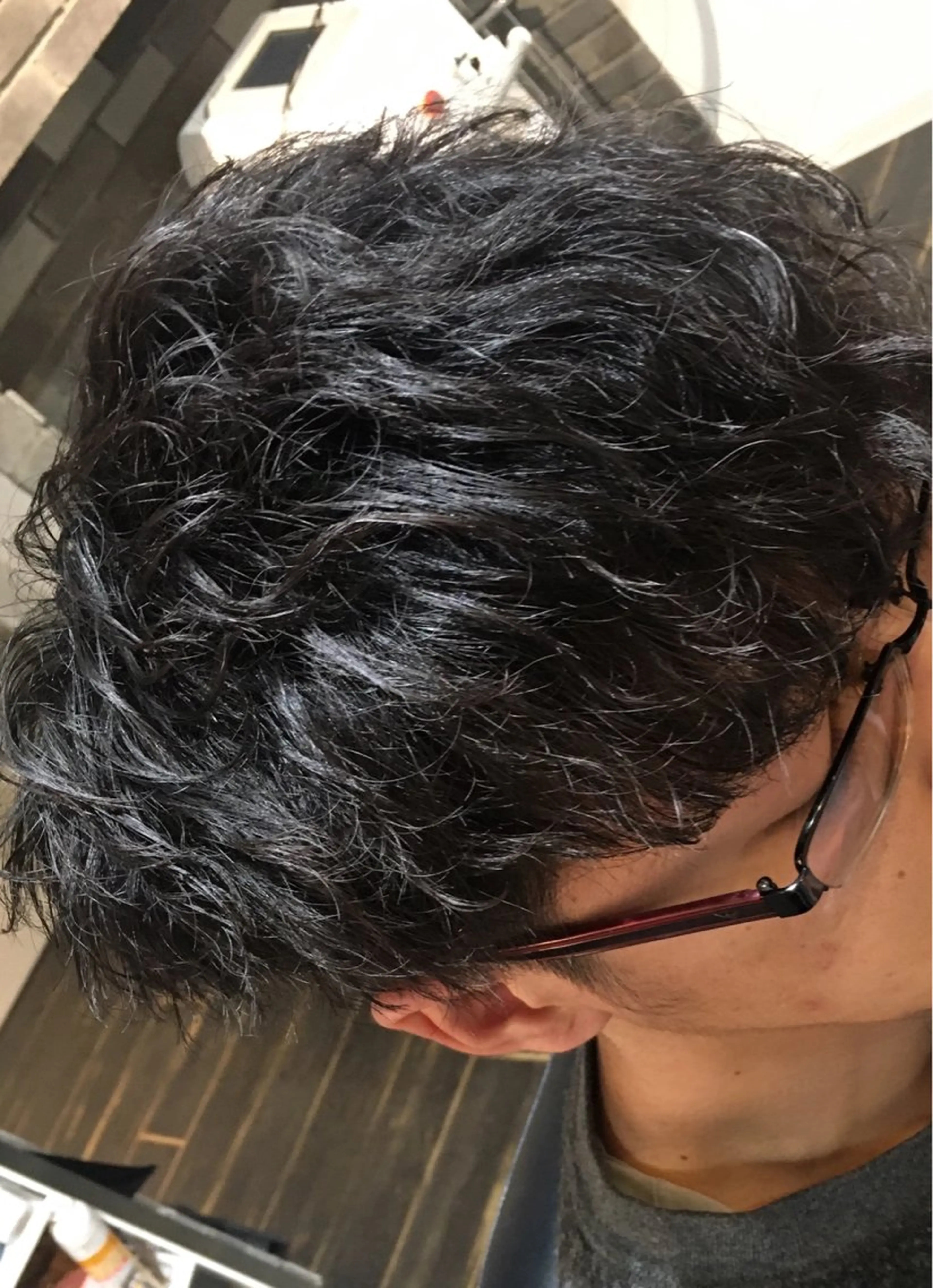 メンズ ブリーチ無し白髪ぼか し/艶髪/津嘉山のヘアスタイル