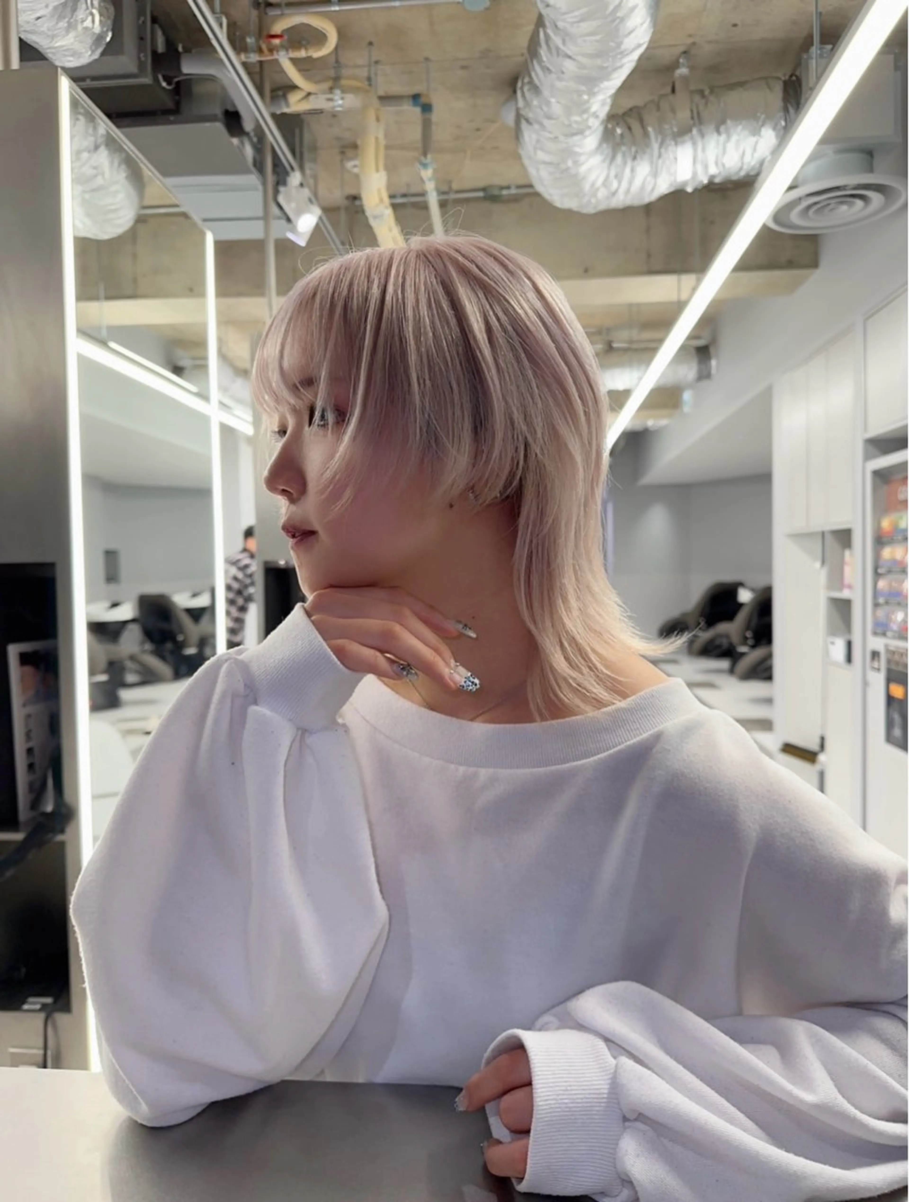 セミロング カラー 新宿店長 🦄ブリーチYUGOのヘアスタイル