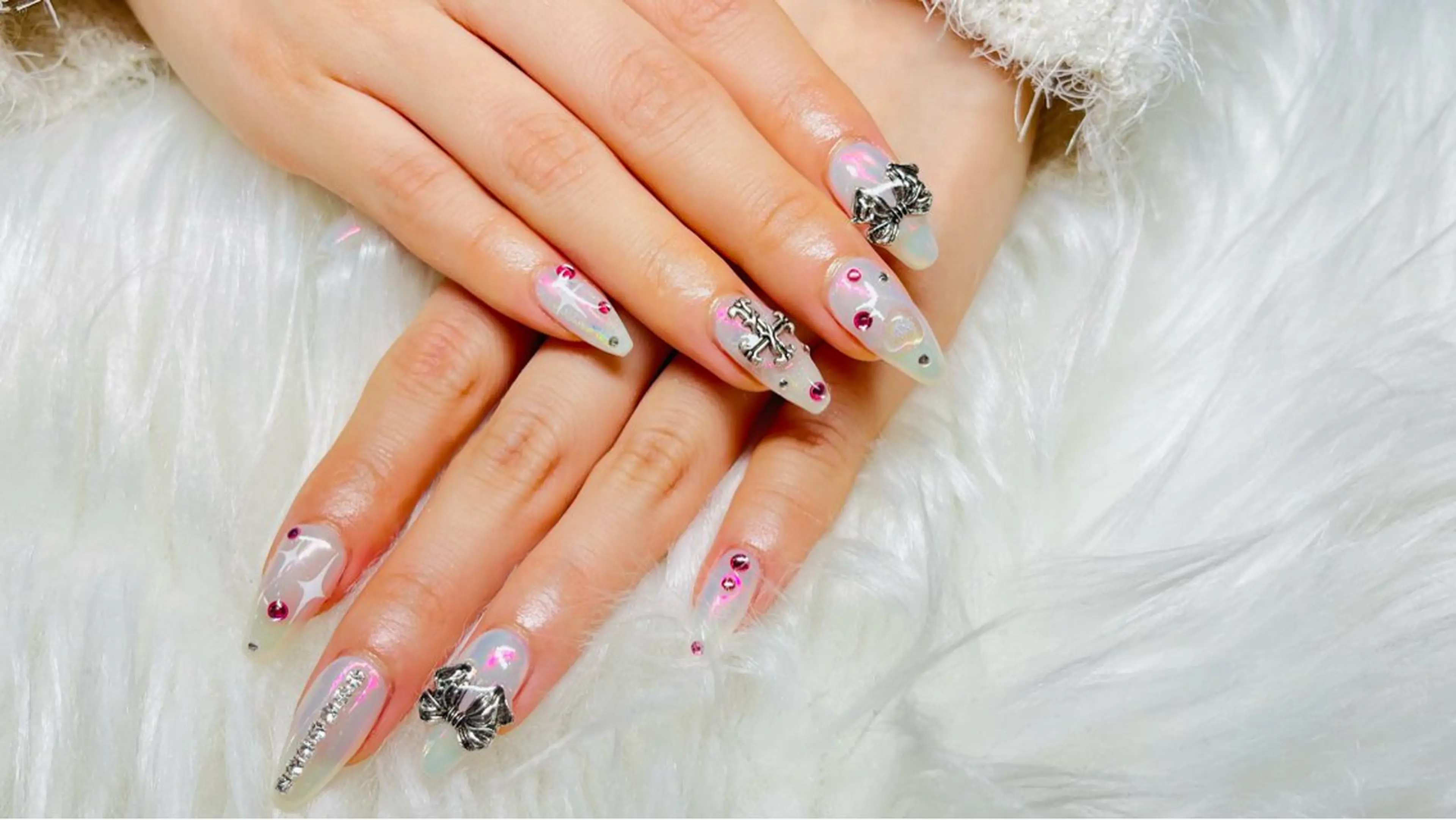 ネイル ミラーネイル ホワイト AngelCoco Tabataのネイルデザイン