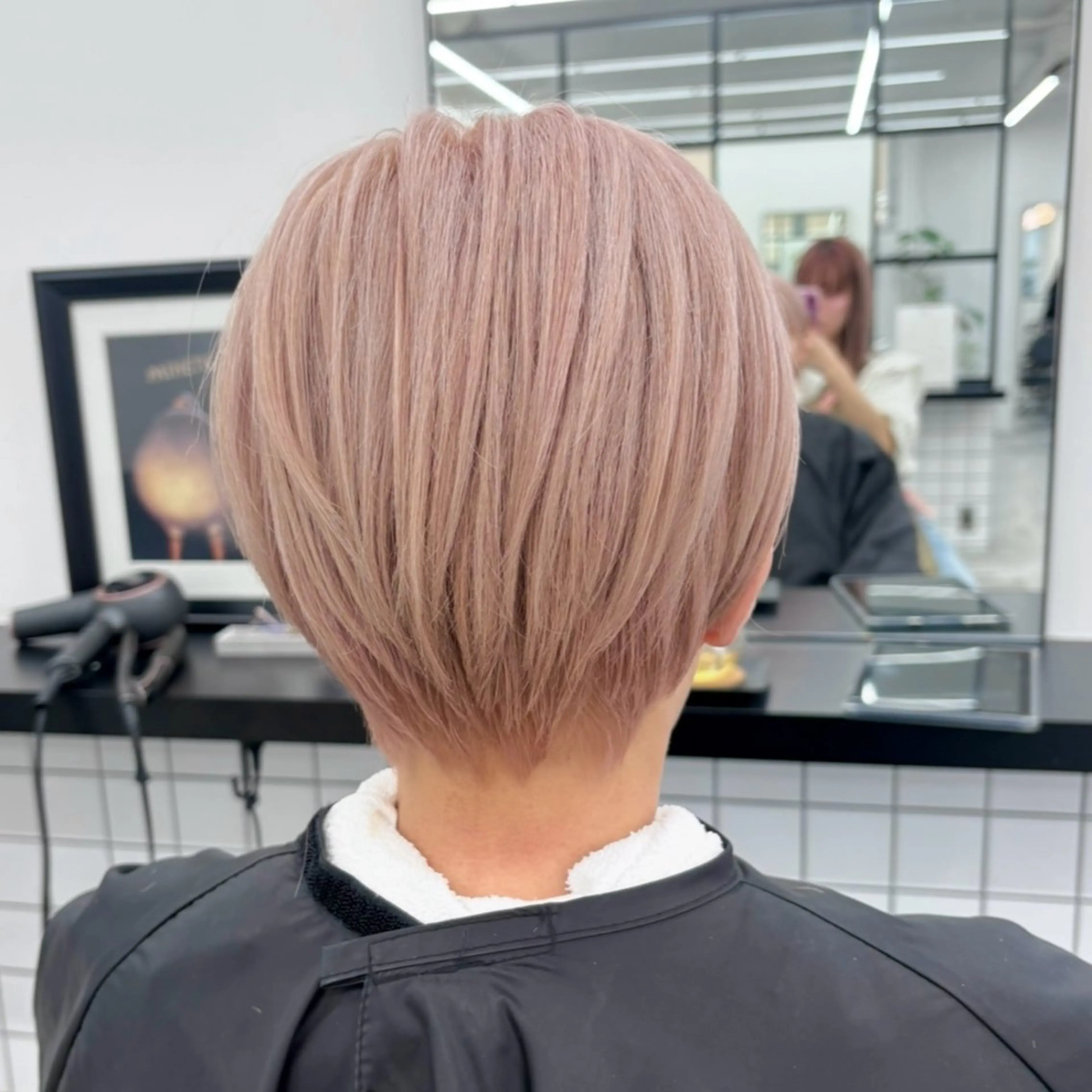 ショート カラー ベージュカラー ブリーチ ブロンド ピンクカラー ピンクベージュ 矢場町栄/ブリーチ /明るい接客のヘアスタイル