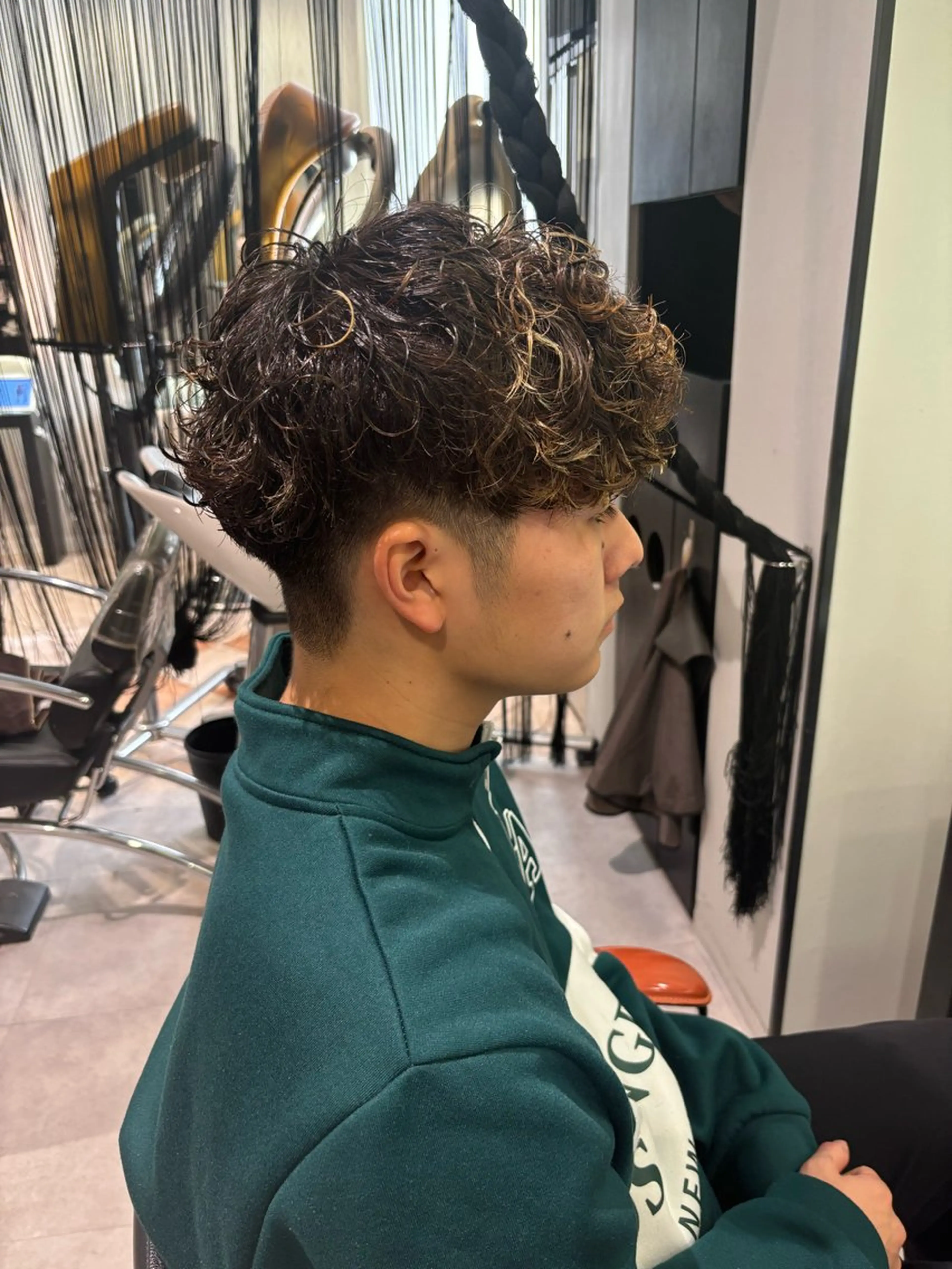 ミディアム パーマ メンズ ミディアムパーマ メンズパーマ メンズ特化／韓国風 /江戸谷大晴のヘアスタイル