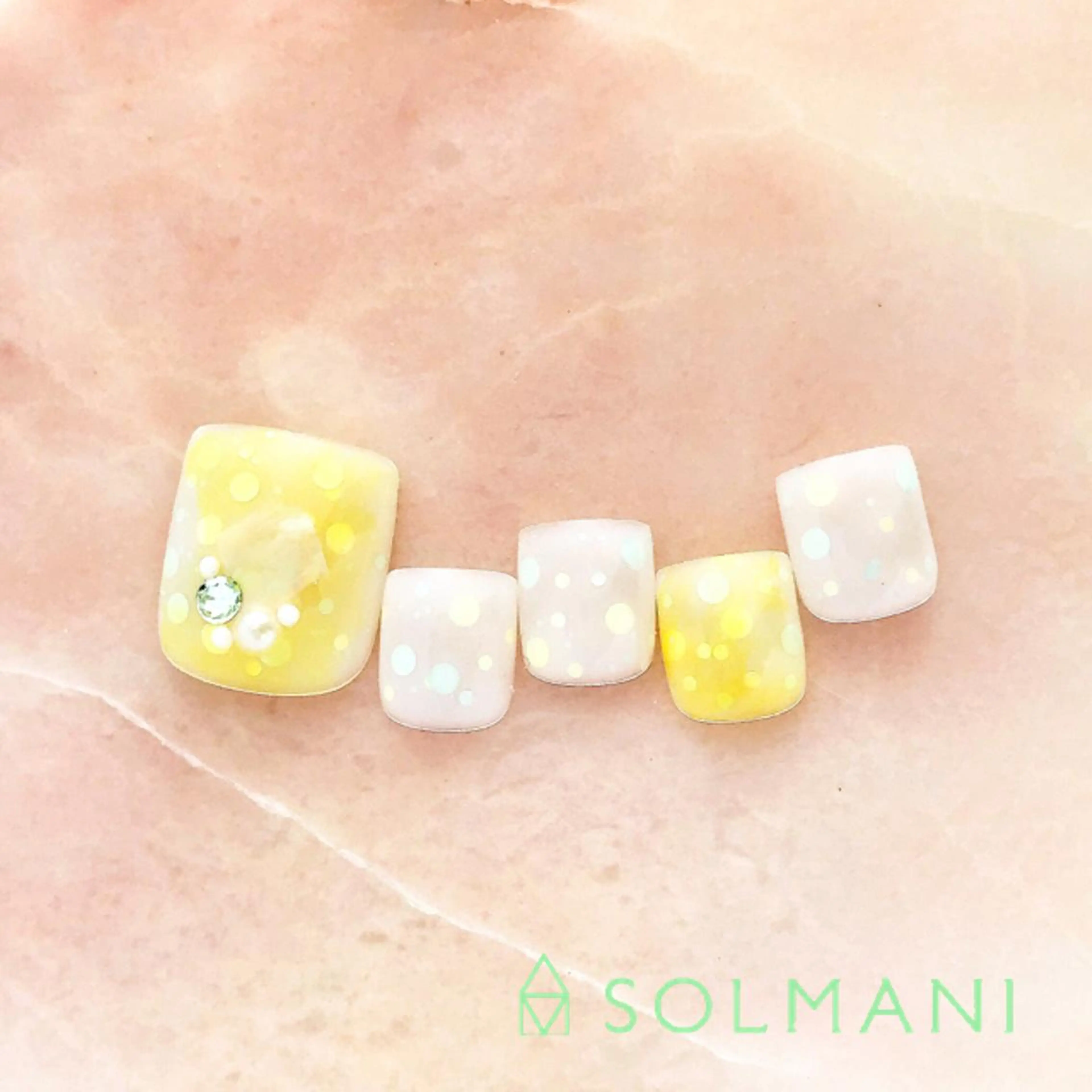 ネイル フットネイル SOLMANI 予約担当のネイルデザイン