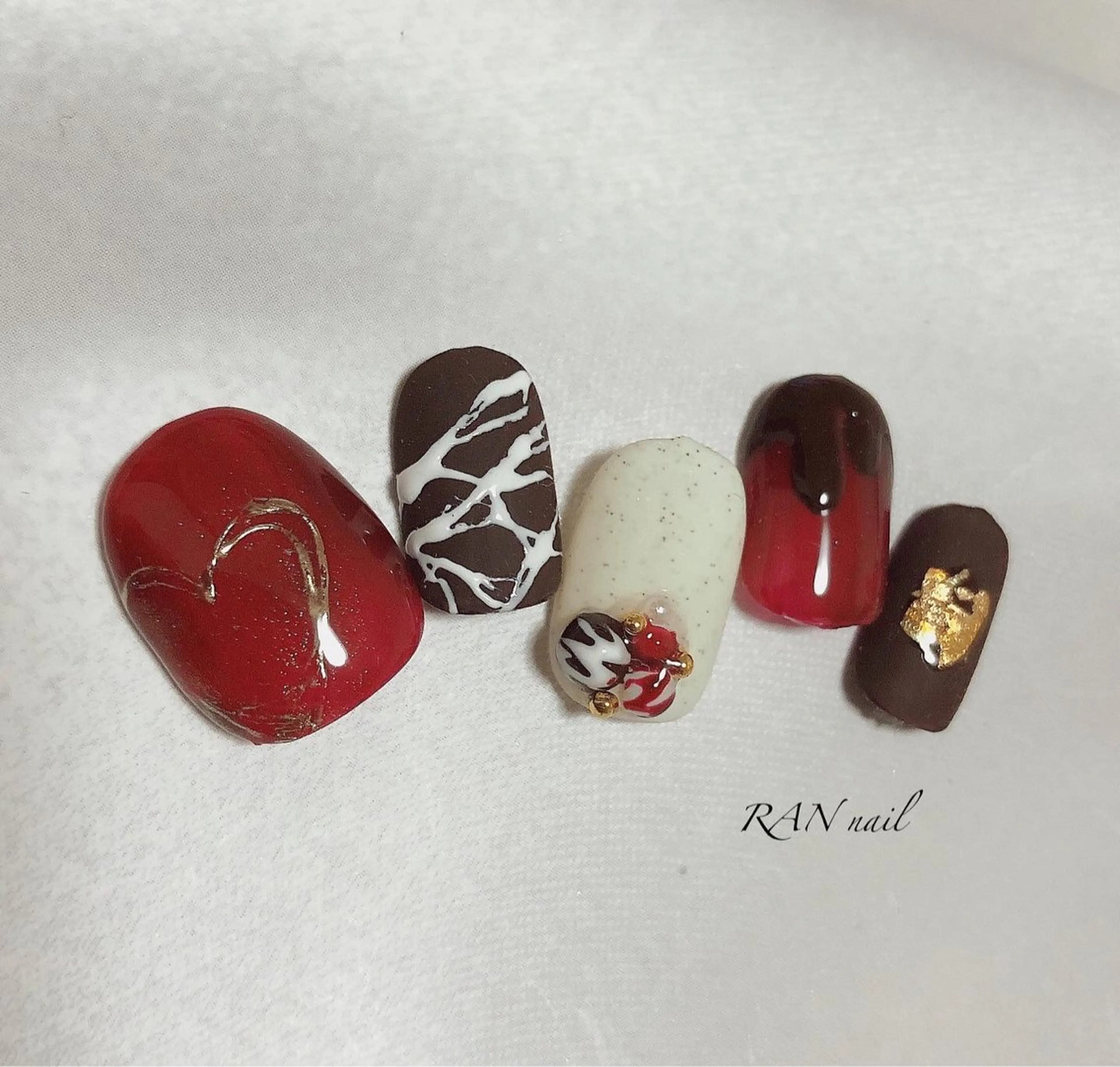 ネイル 成人式 ゴールド ハート ミラーネイル バレンタイン RAN nail 〜ランネイル〜所属・RAN nailのネイルデザイン
