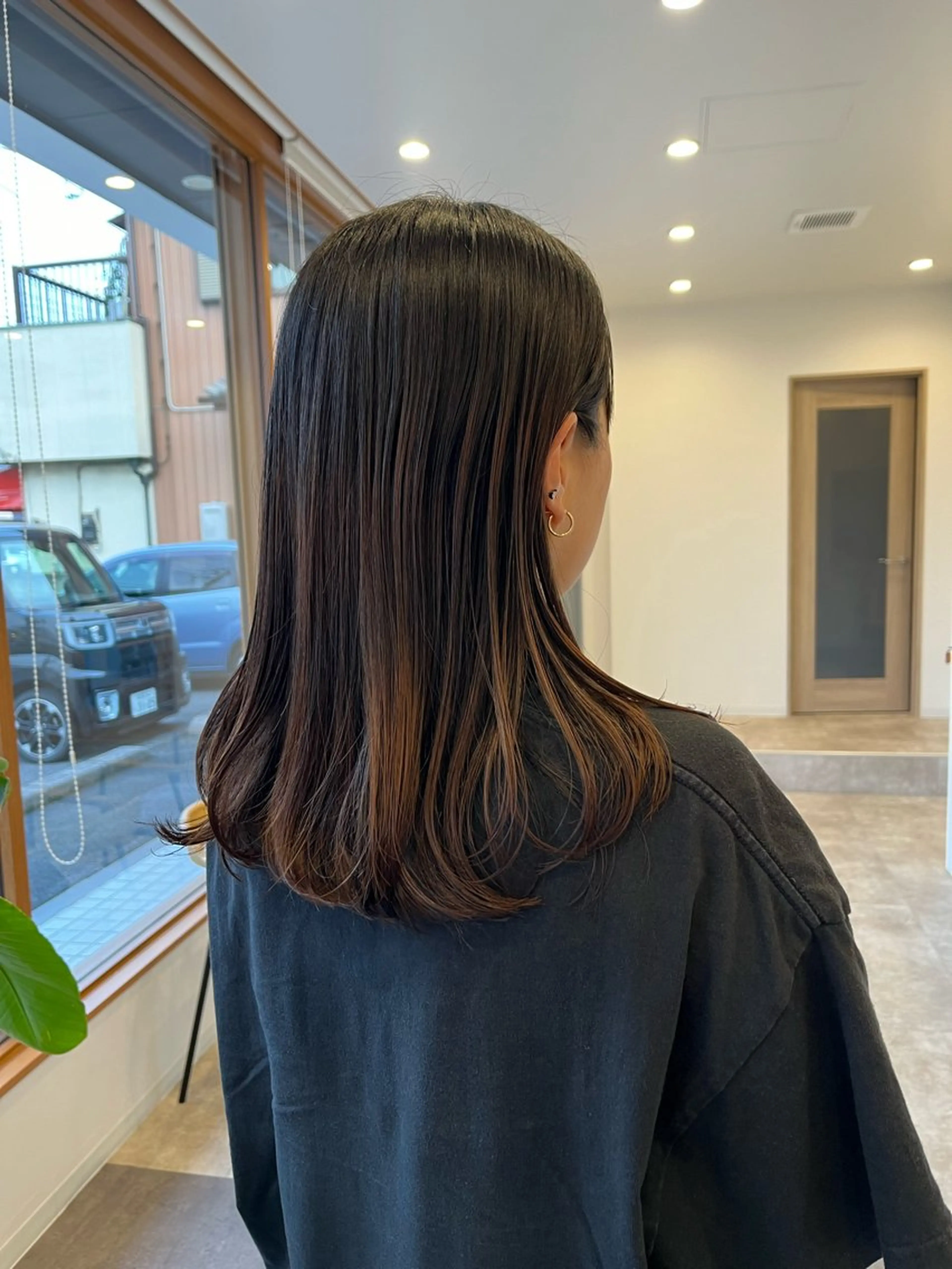 ミディアム カット 金井 美悠のヘアスタイル