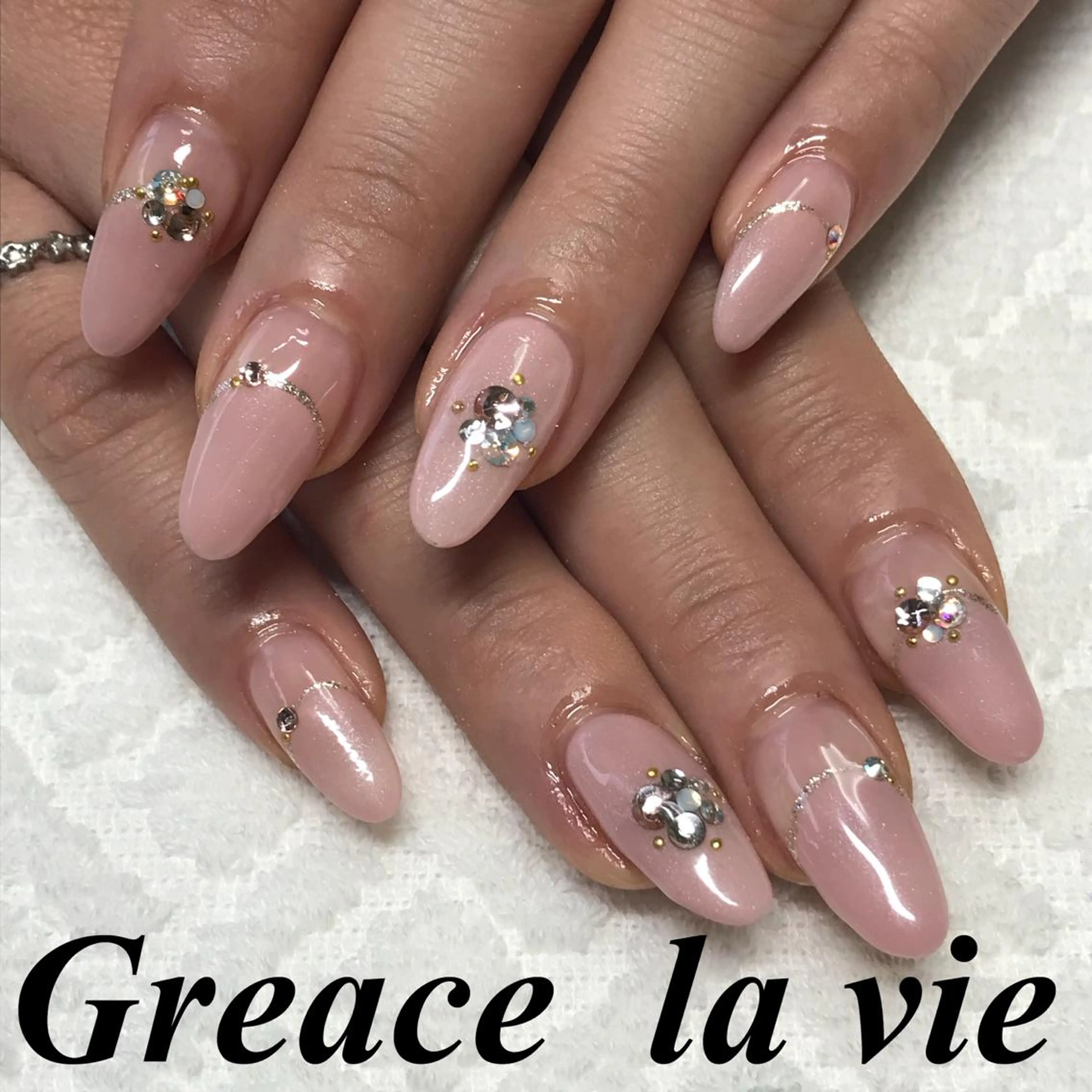 ロング カラー パーマ ヘアアレンジ キッズ ネイル マツエク・マツパ フレンチネイル シンプルネイル Greace la vie所属・Greace  la vieのネイルデザイン