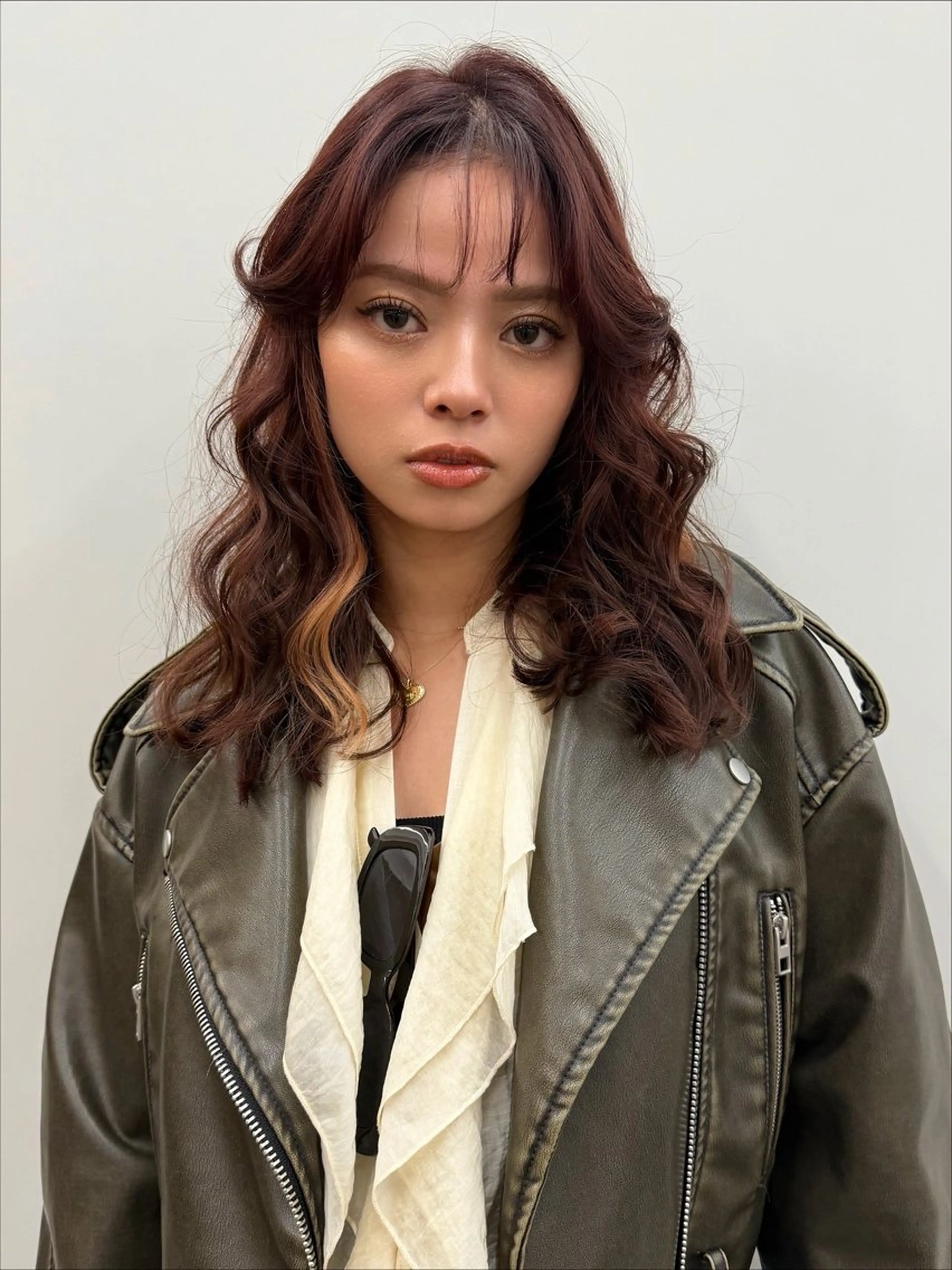 ミディアム カラー ボルドーカラー レイヤーカット ナガミネアリサ/ 学芸大学/海外ヘアのヘアスタイル