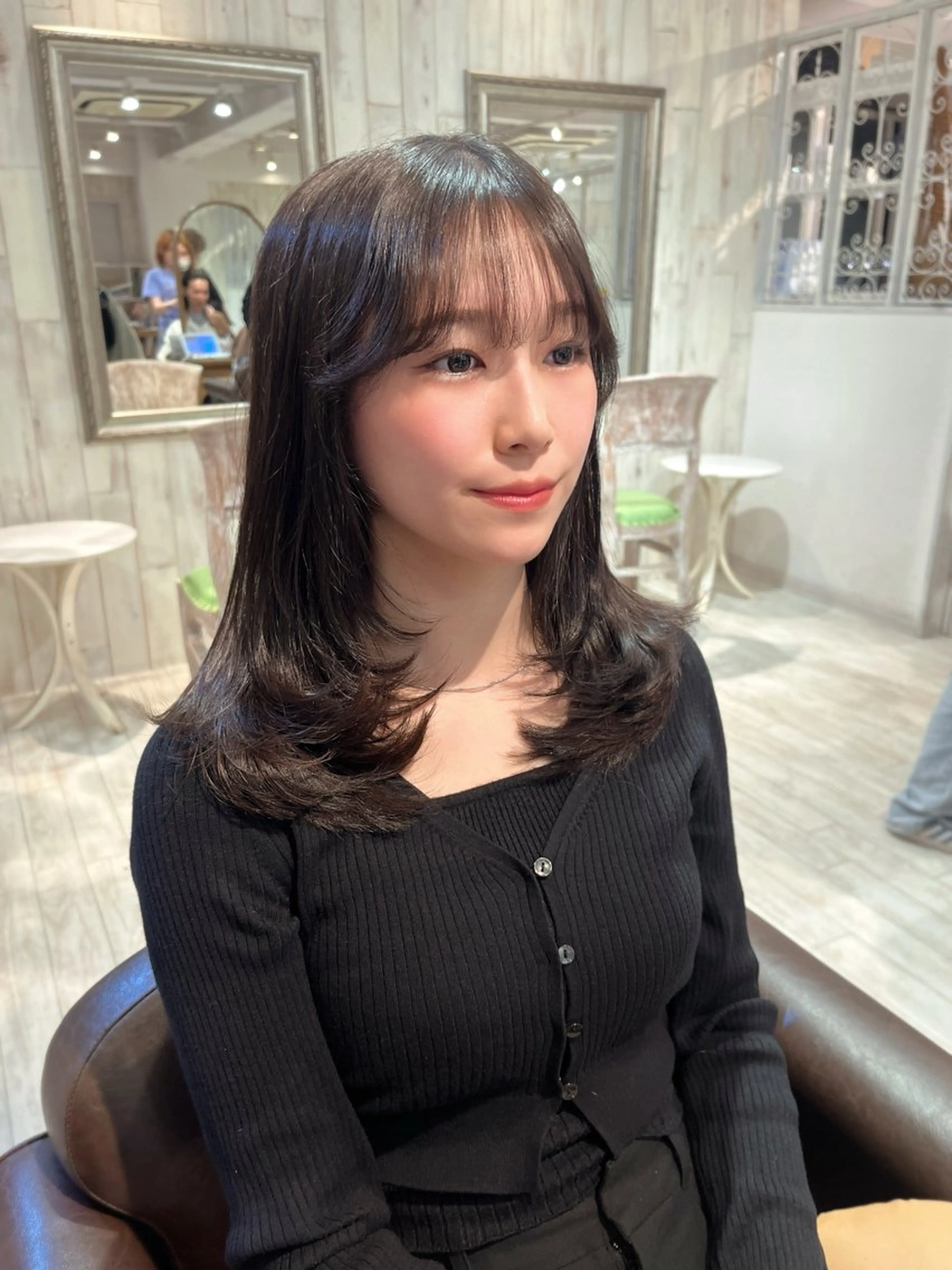 セミロング カラー パーマ ヘアアレンジ 透明感カラー グレージュ くびれヘア 韓国風ヘア レイヤーカット カット トリートメント レイヤーカット ✨️進藤ひかりのヘアスタイル