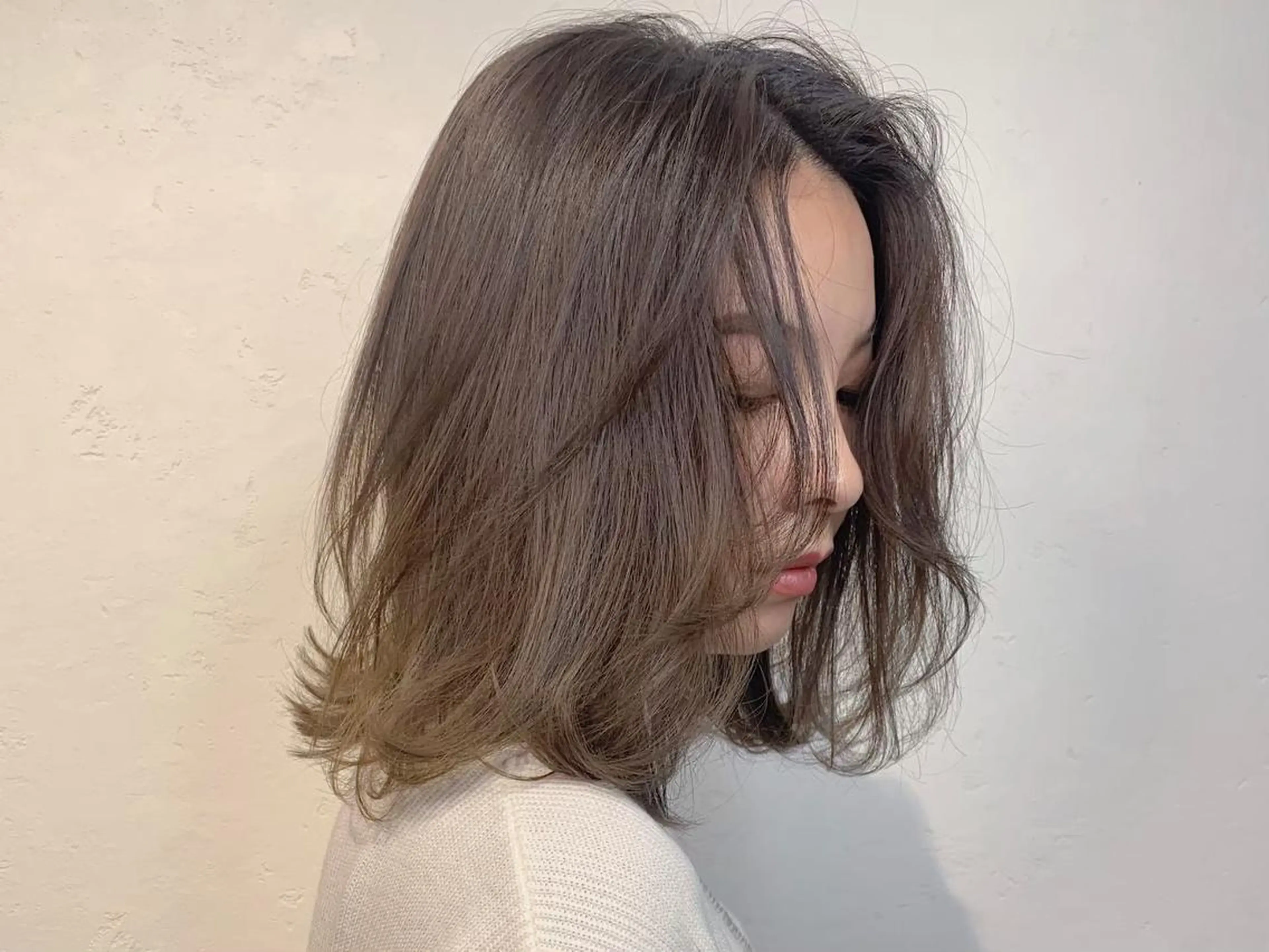 ミディアム 似合わせカット カット ヘアカラー トリートメント ＿WHITE鳳店 アンダーバーホワイトのヘアスタイル