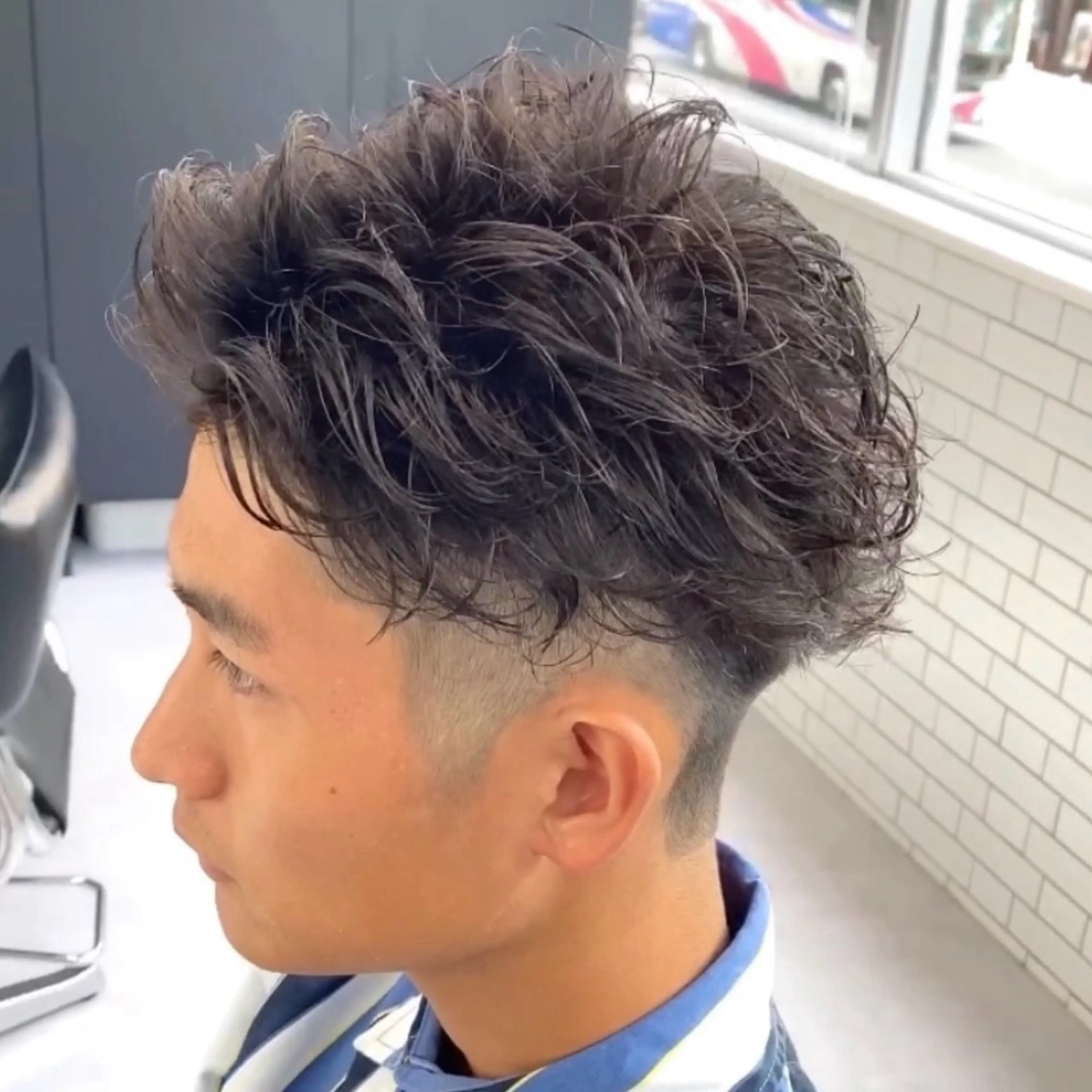 ショート パーマ メンズ センターパート メンズハイライト メンズメッシュ メンズパーマ スパイキーショート 心斎橋メンズパーマ/ シャドウ/山下拓実のヘアスタイル